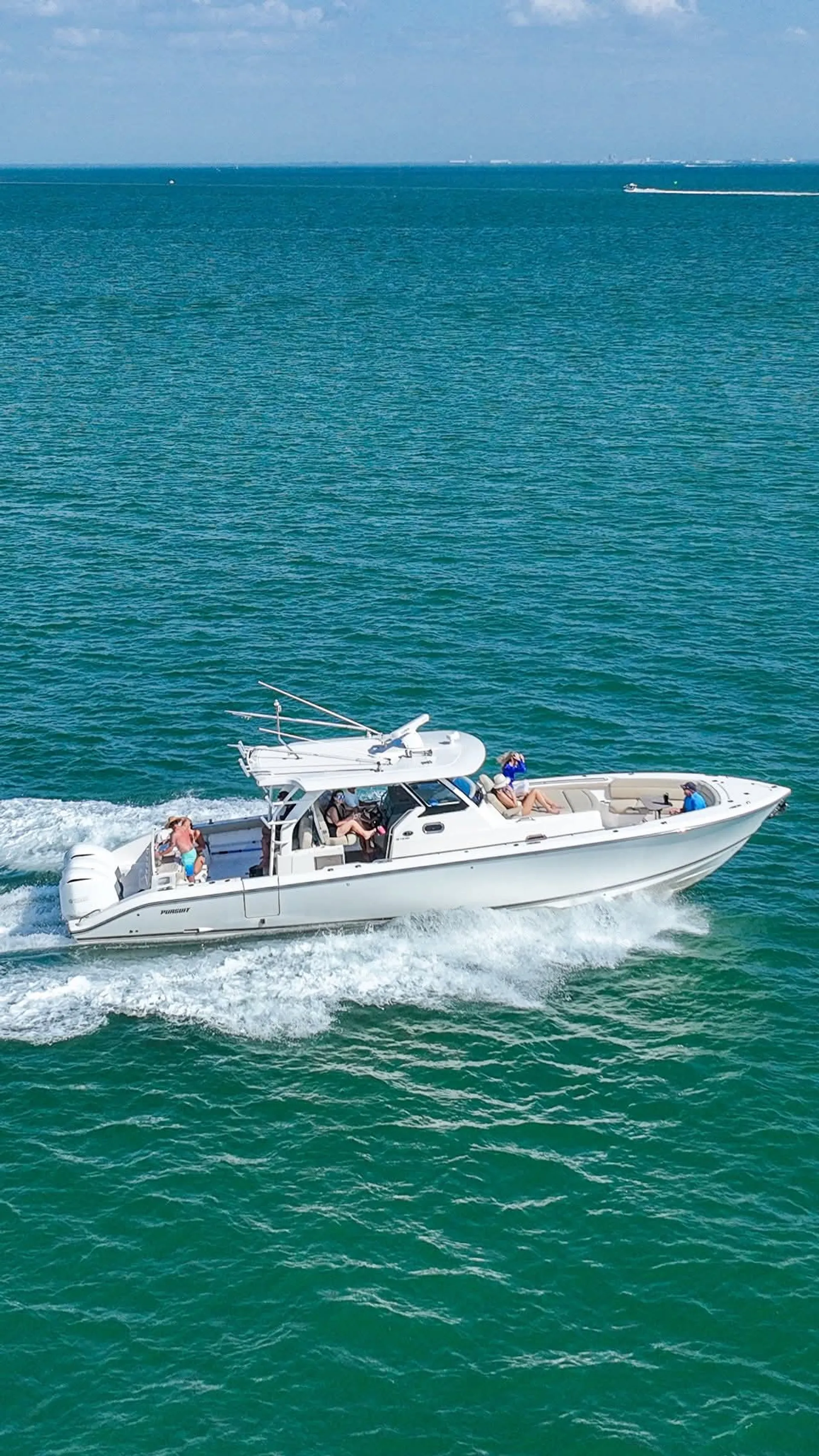 43ft Luxury Sport Yacht (Tiara Pursuit)