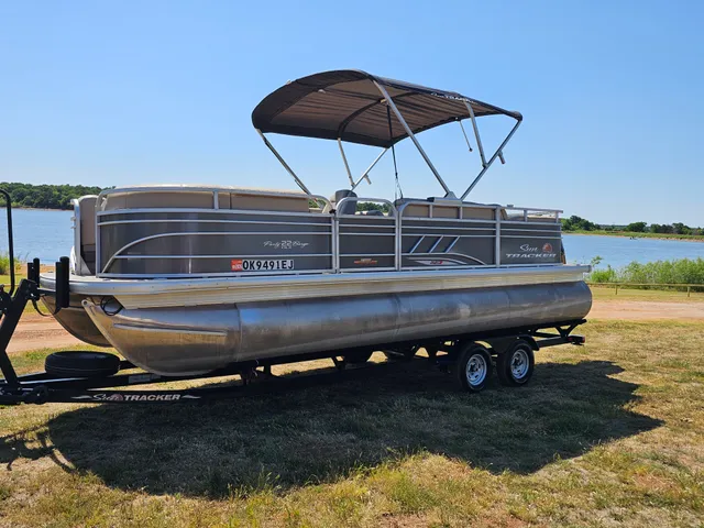 Rent a SUN TRACKER pontoon in Guthrie, OK near me