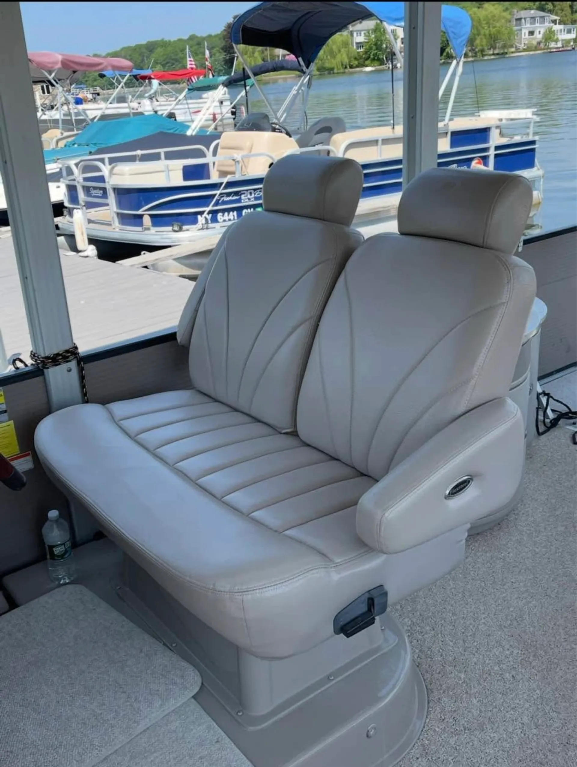 PREMIER MARINE 310 BOUNDARY WATERS SKY DEK PTX in Austin, TX — photo 9