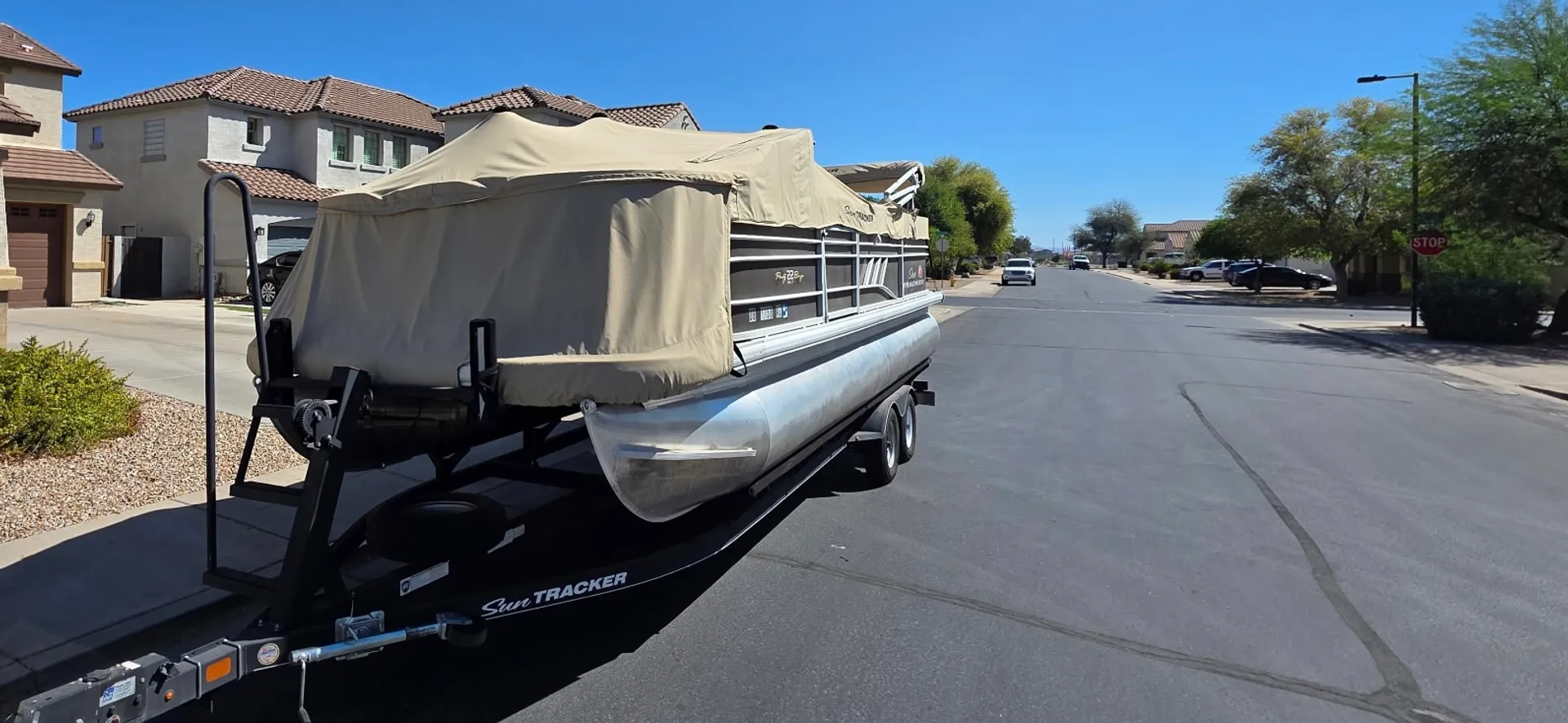 SUN TRACKER PARTY BARGE 22 DLX in Morristown, AZ