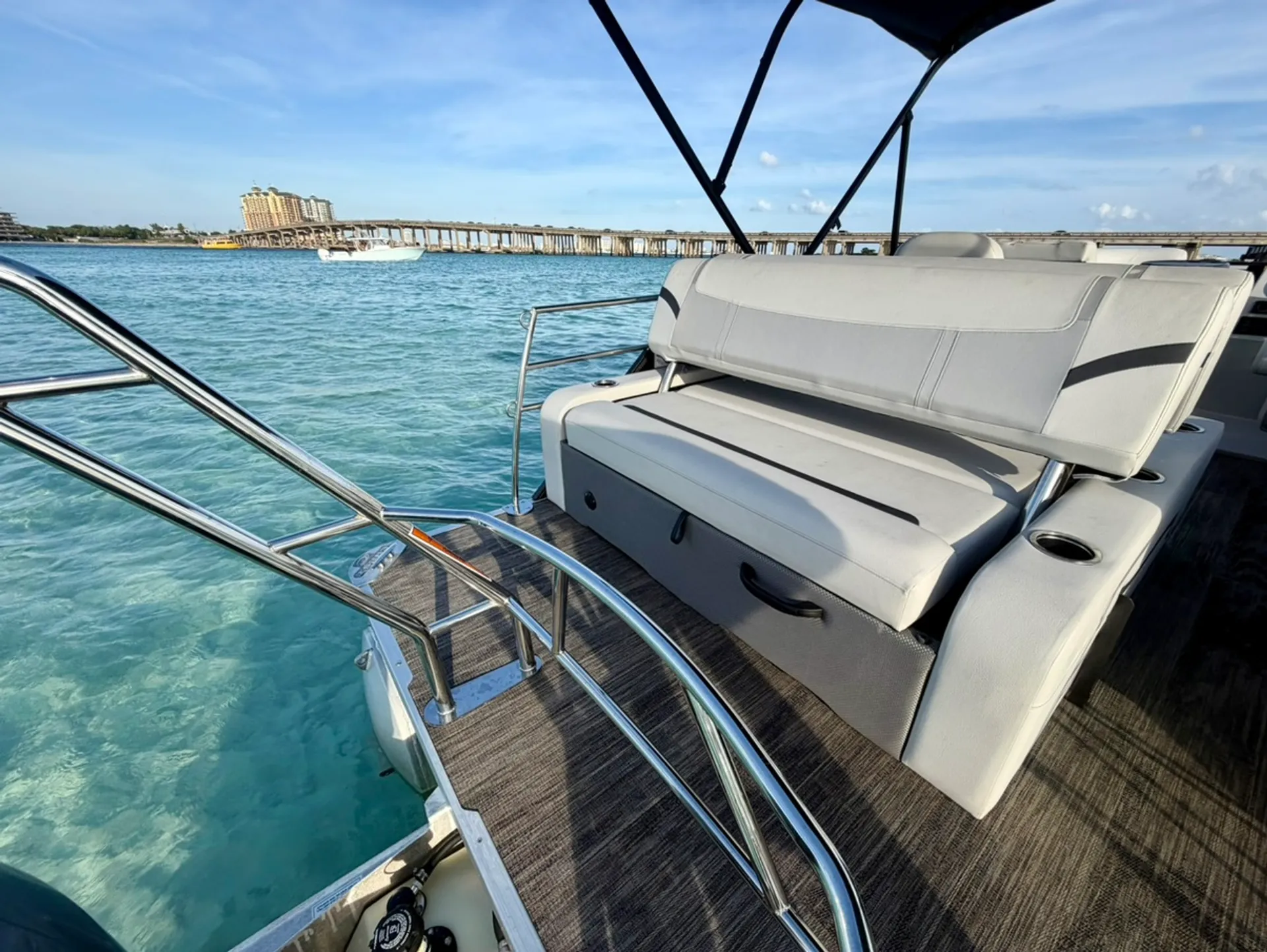 Seaworthy Skipper - Luxurious Crest Tritoon for Crab Island