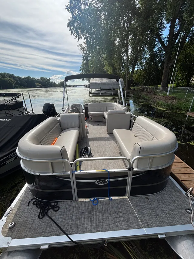 Rent a Quest Pontoon pontoon in Chisago City, MN near me
