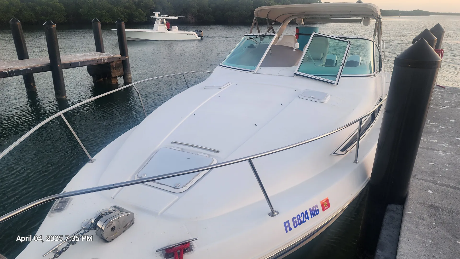 Carver Yachts 310 EXPRESS in Miami, FL — photo 2