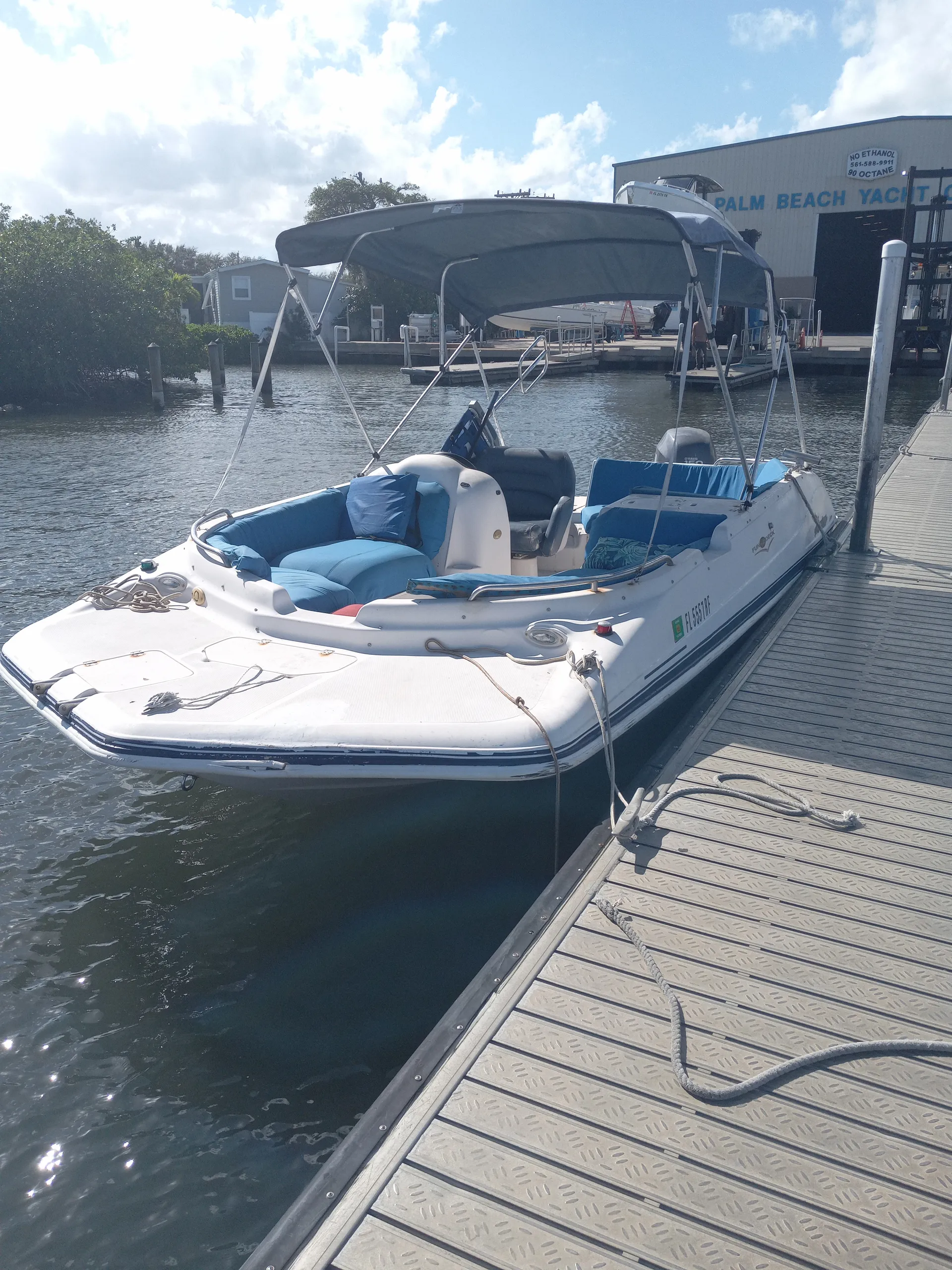 Hurricane Fun Deck GS 202 in Lantana, FL