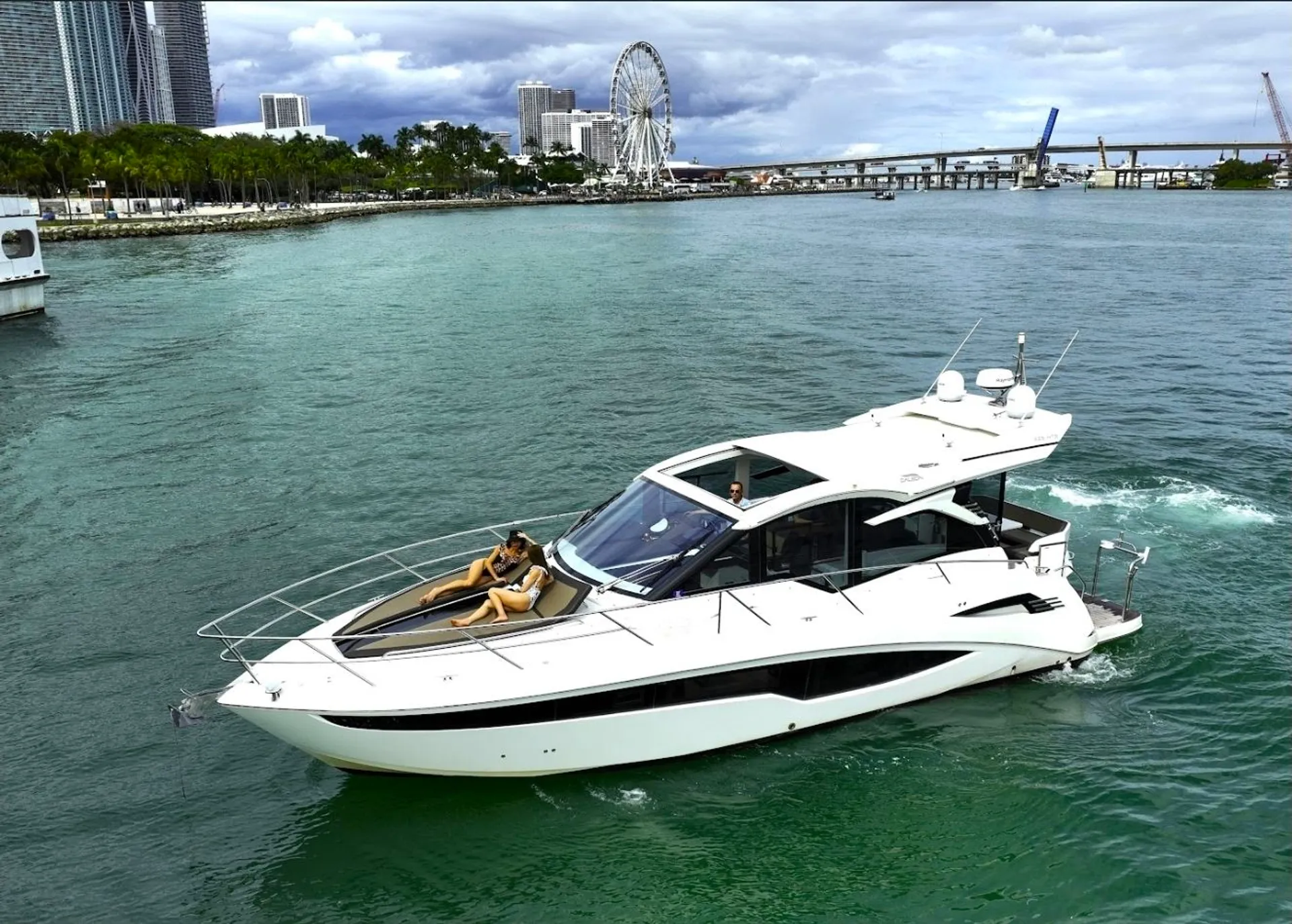 Galeon 425 HTS in Miami, FL