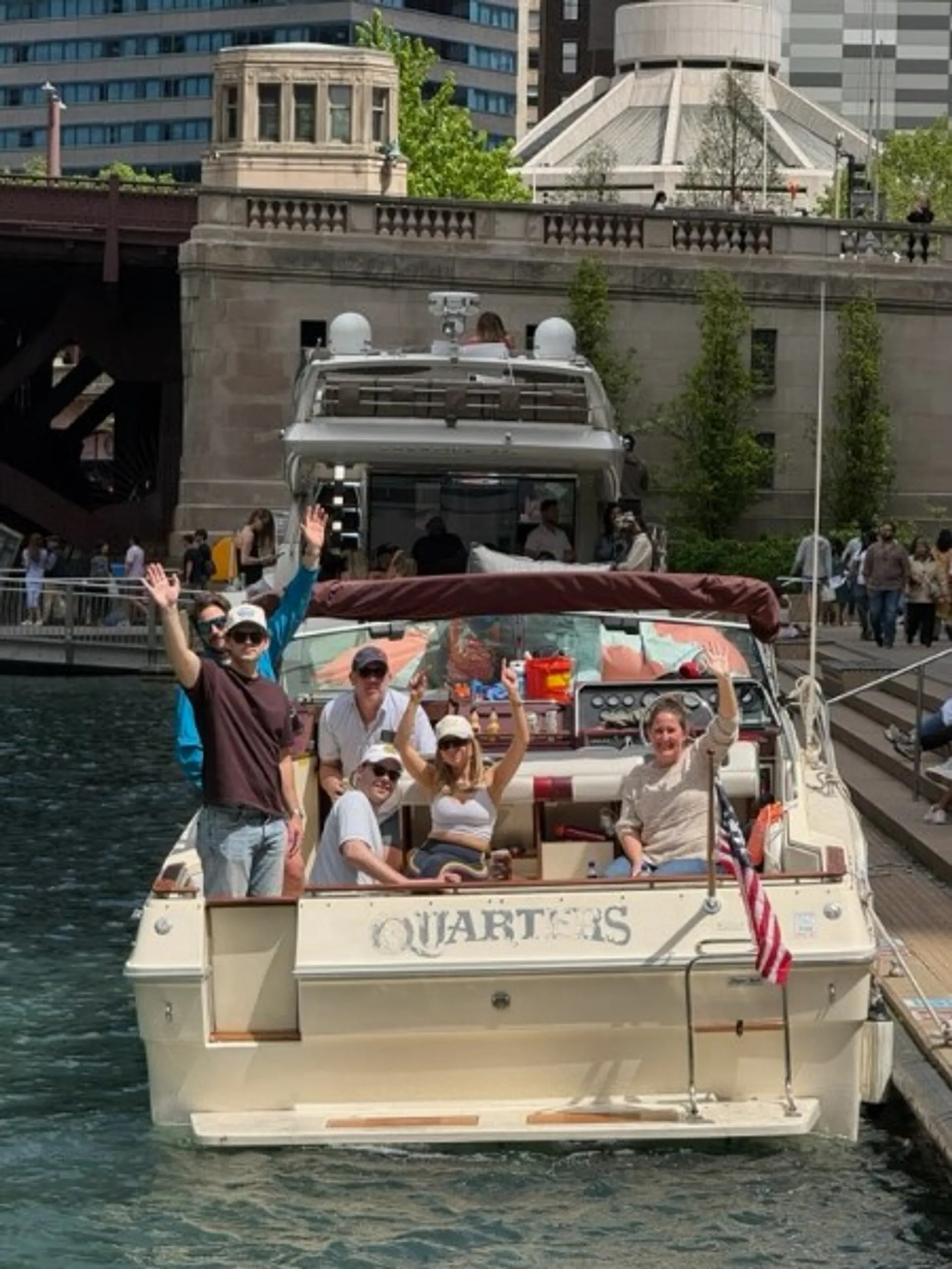 Sea Ray Boats 300 Weekender in Chicago, IL