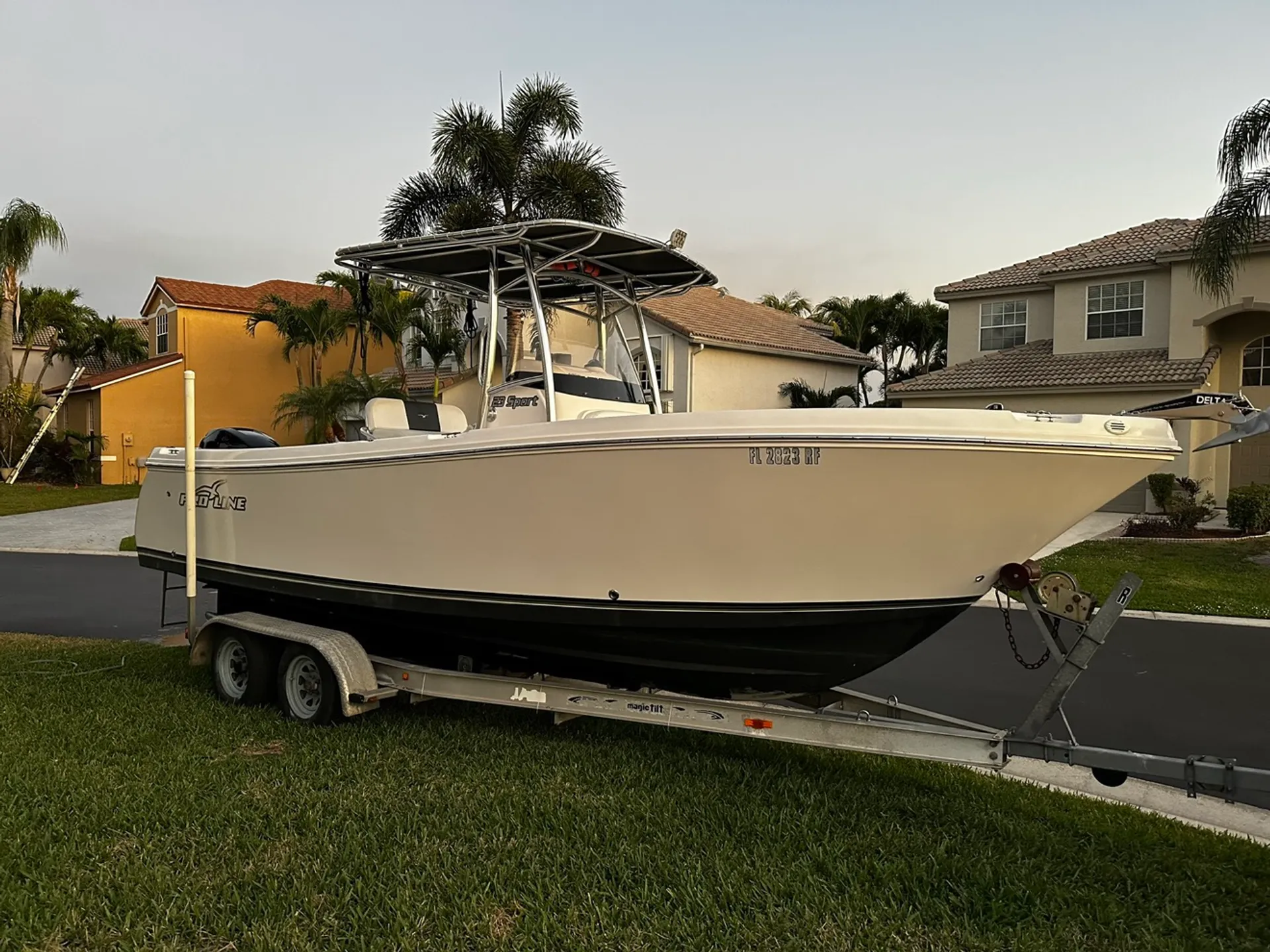 PRO-LINE BOATS 23 SPORT T-TOP in North Palm Beach, FL