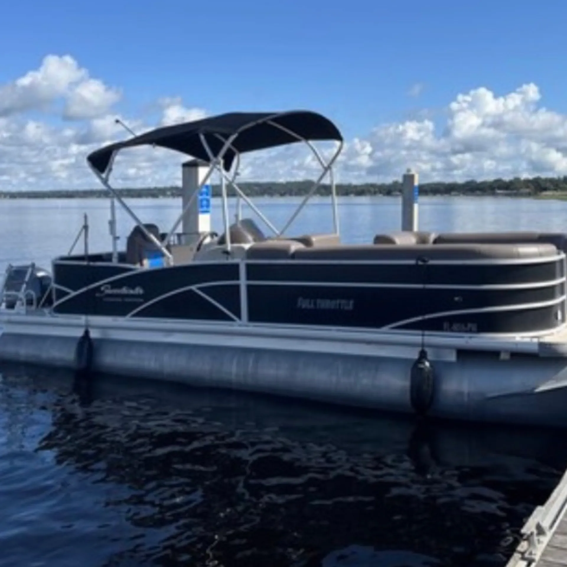Clermont FL Chain of Lakes 24ft pontoon boat that fits 13 passengers!