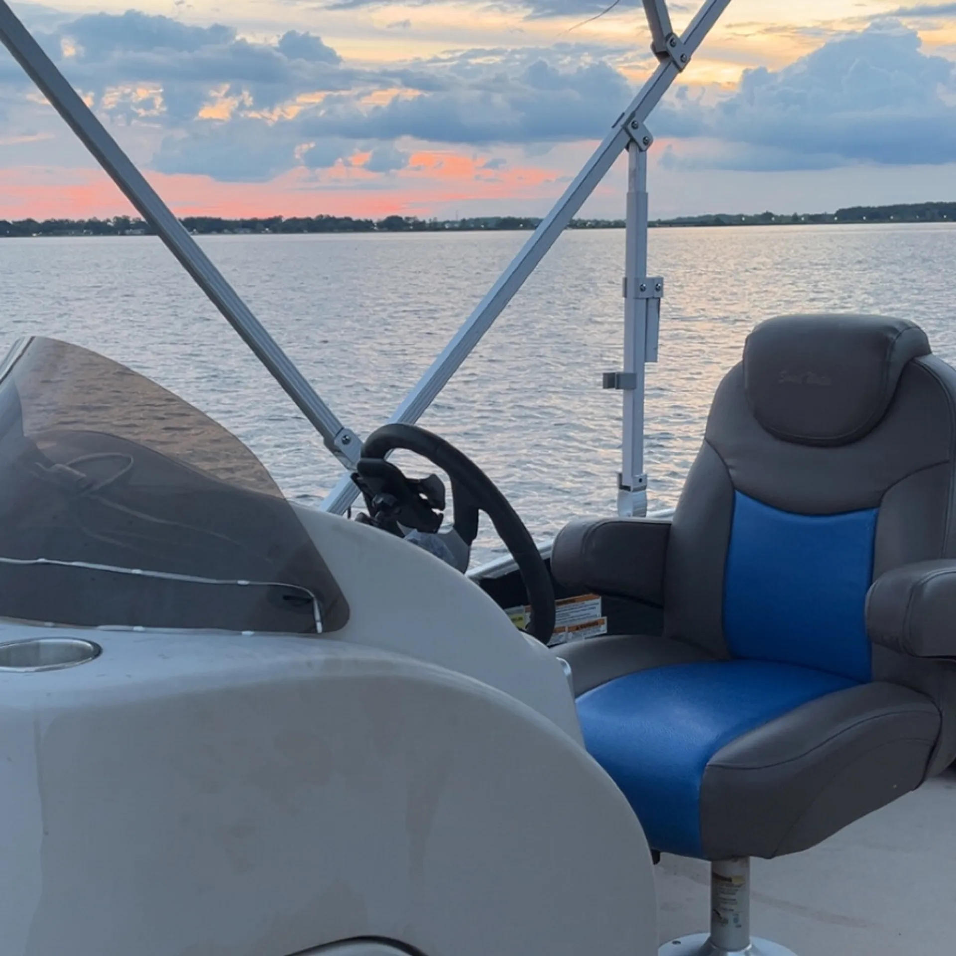 Clermont FL Chain of Lakes 24ft pontoon boat that fits 13 passengers!