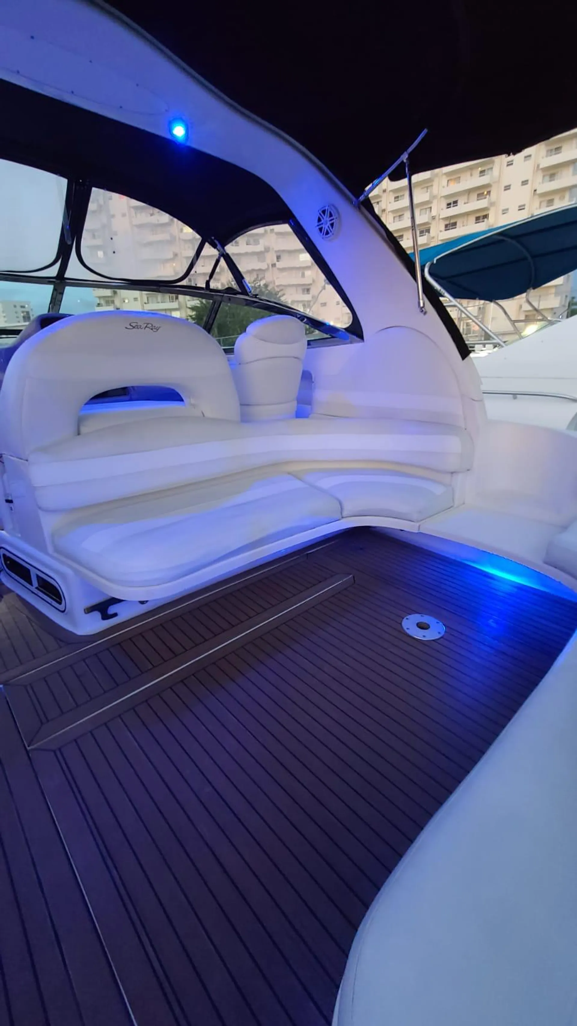 Sea Ray Boats Sundancer 380 in Miami, FL — photo 7