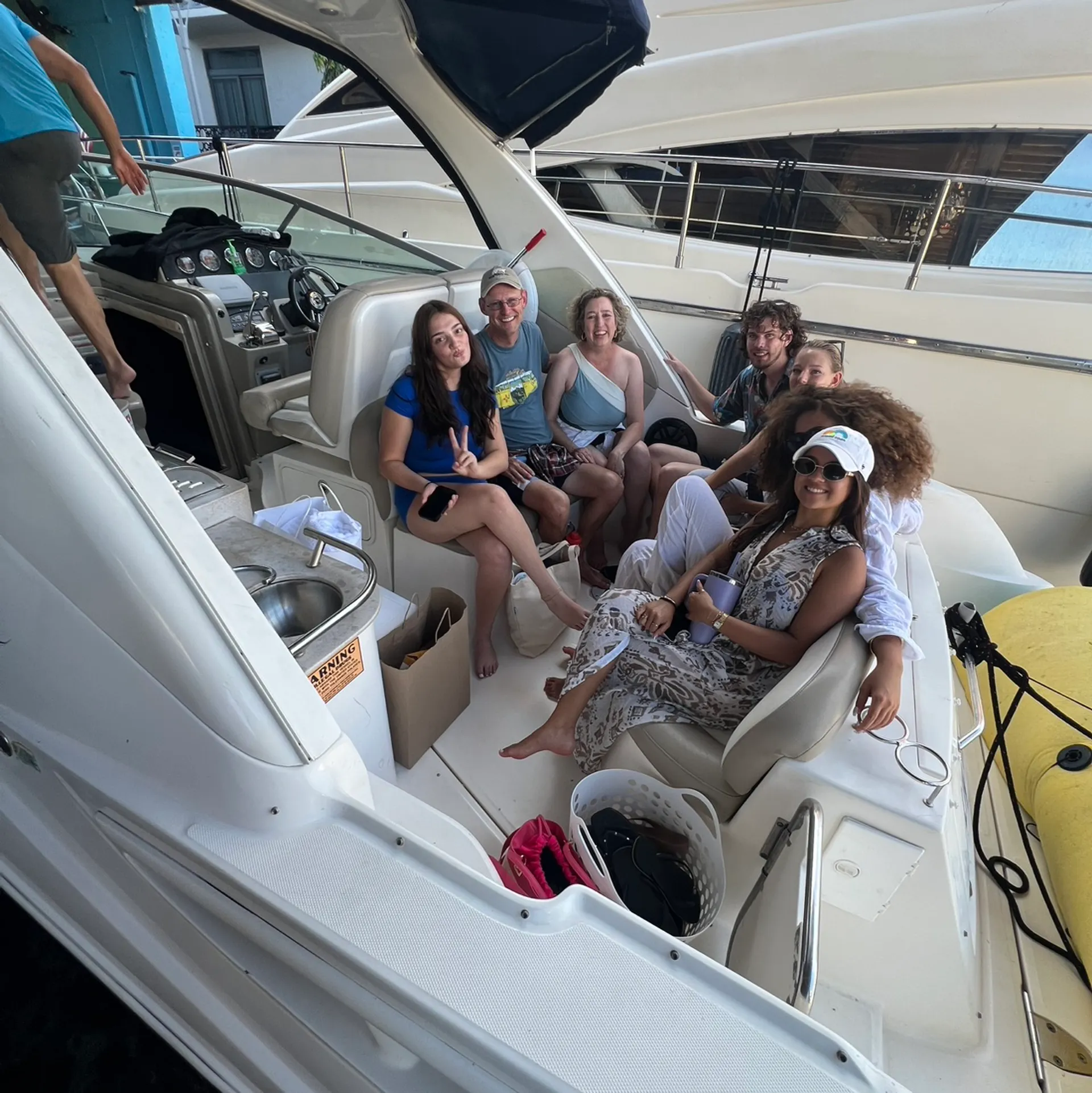 Sea Ray Boats 310 Sundancer in Miami, FL — photo 10
