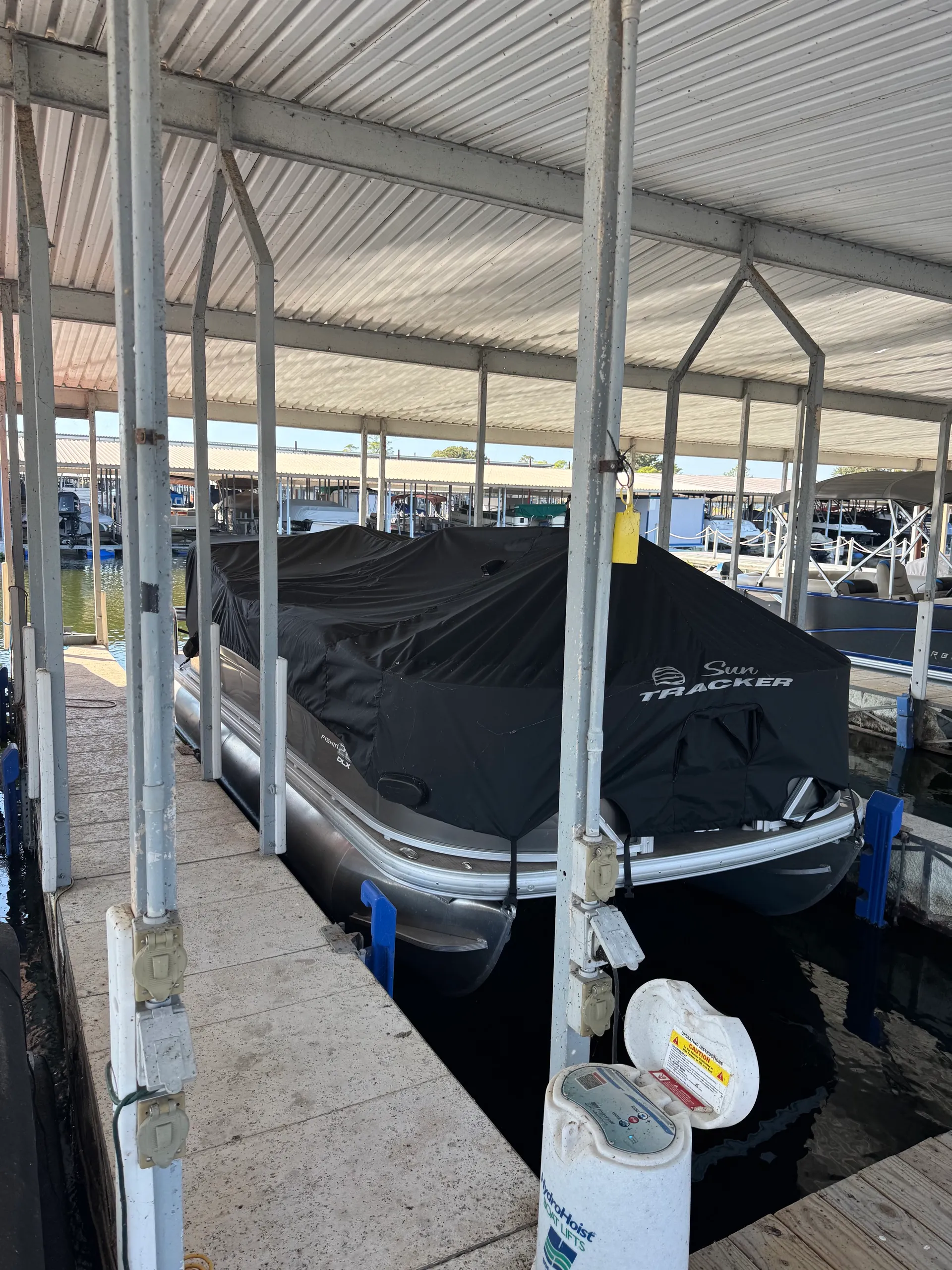 SUN TRACKER FISHIN' BARGE 20 DLX in Montgomery, TX