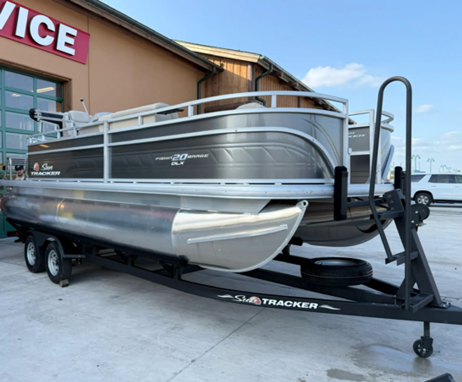 SUN TRACKER FISHIN' BARGE 20 DLX in Montgomery, TX — photo 2