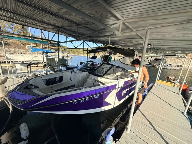 Rent a CORRECT CRAFT NAUTIQUE ski and wakeboard in Leander, TX near me