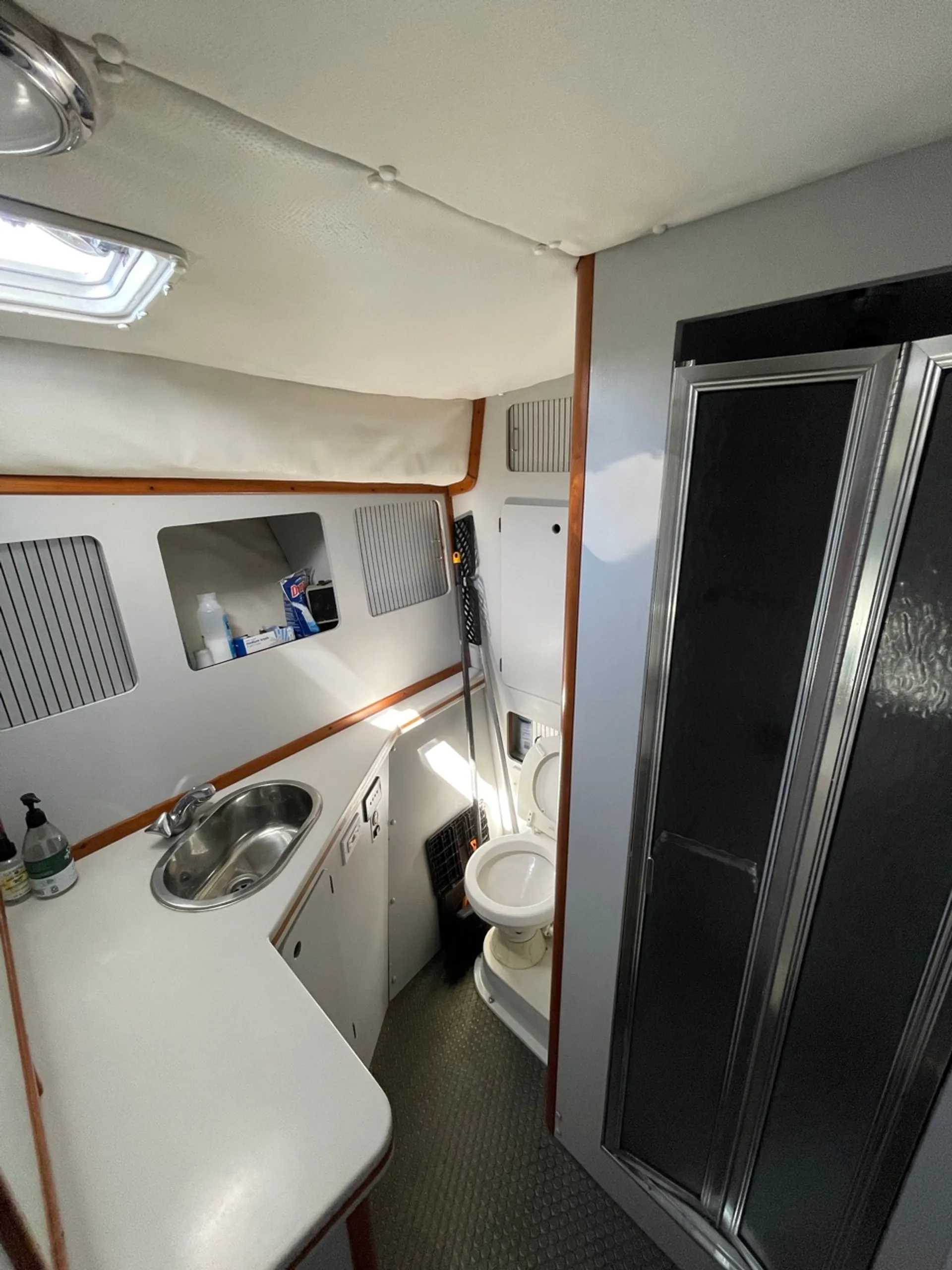 45' Convertable Yacht - Luxury Cruising and Sportfishing Excellence
