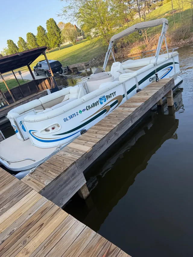 Rent a CREST PONTOONS pontoon in Mineral, VA near me