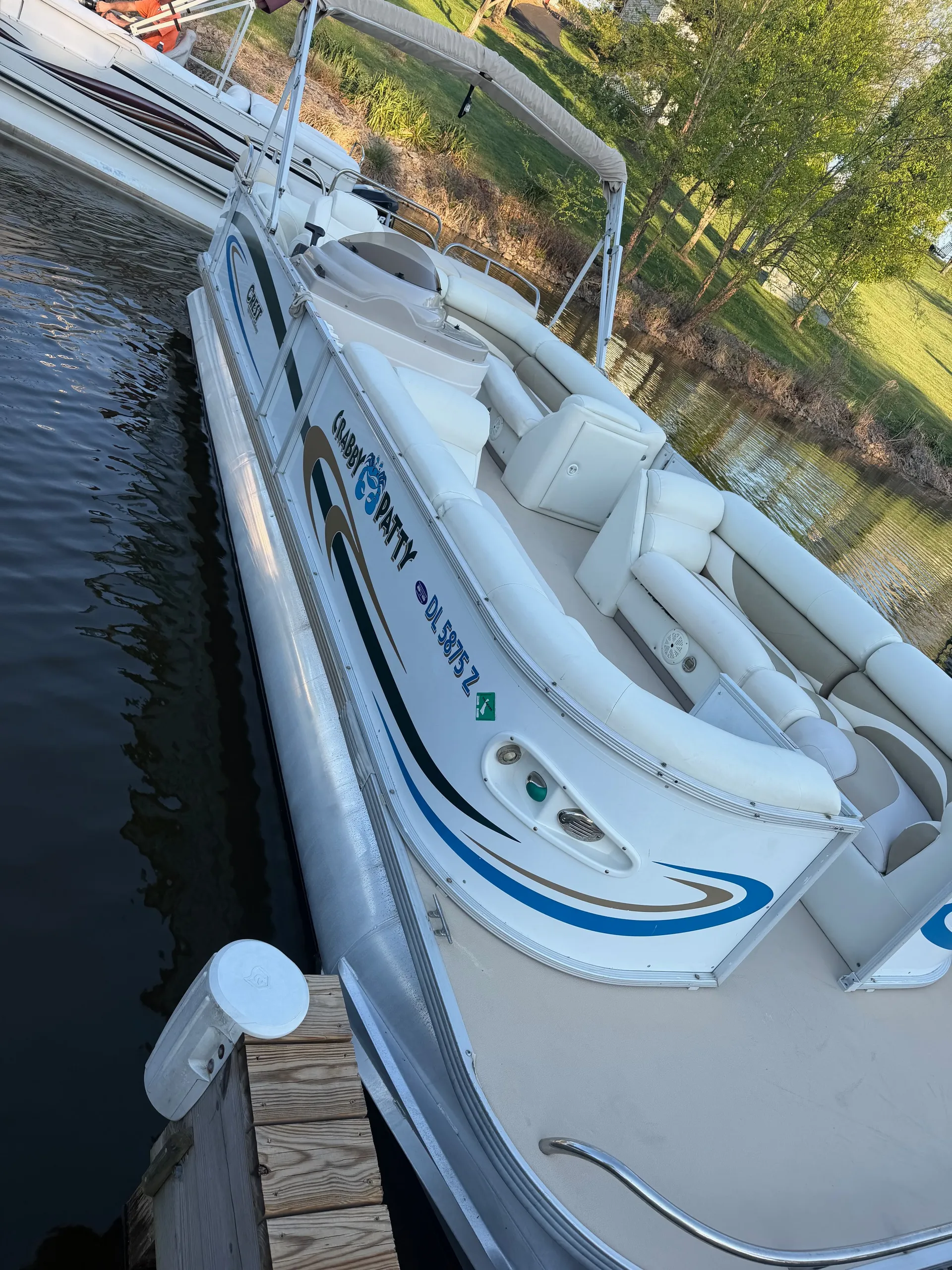 CREST PONTOONS 25 CARIBBEAN in Mineral, VA — photo 2