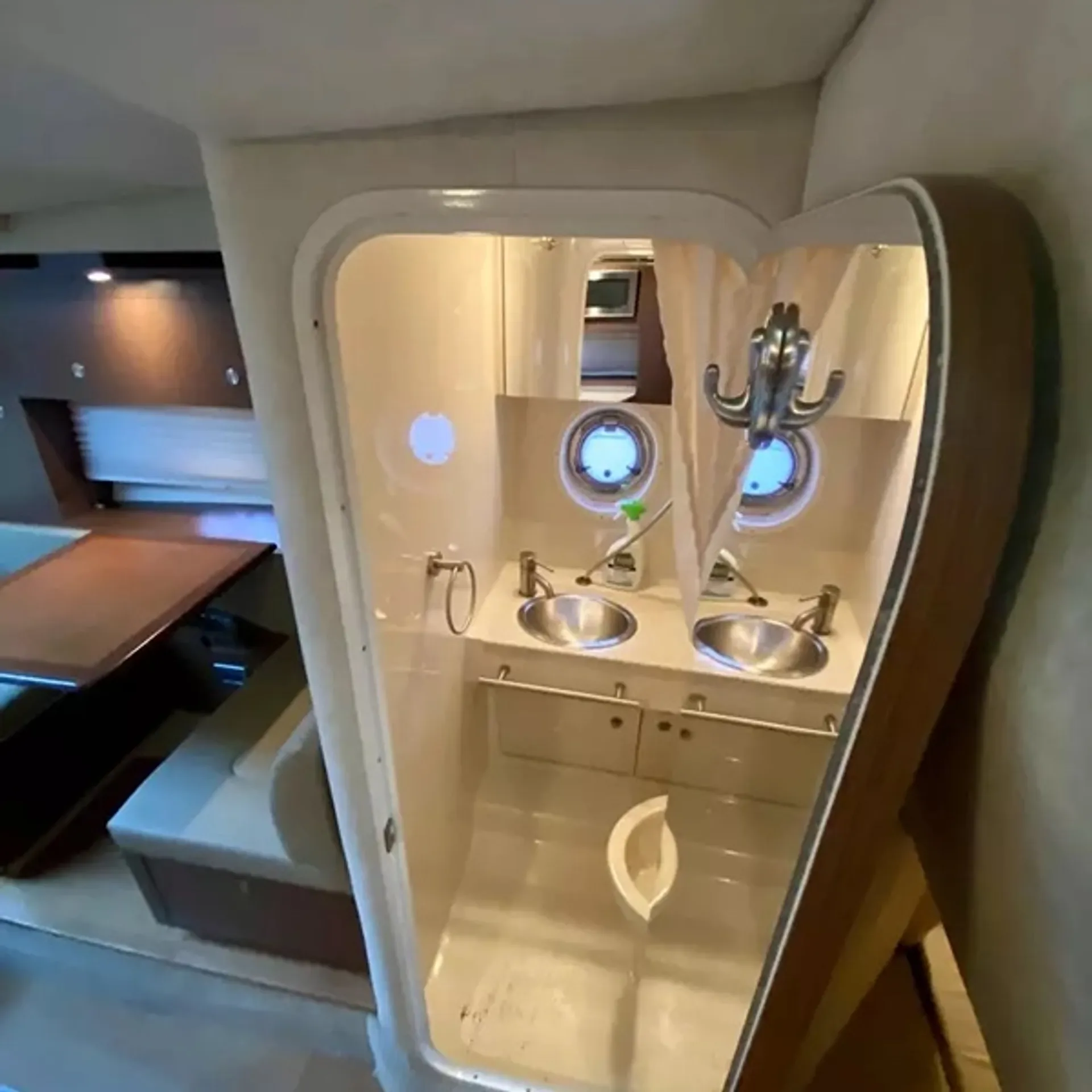 SEA RAY BOATS 310 SUNDANCER W/AXIUS in North Miami, FL — photo 3