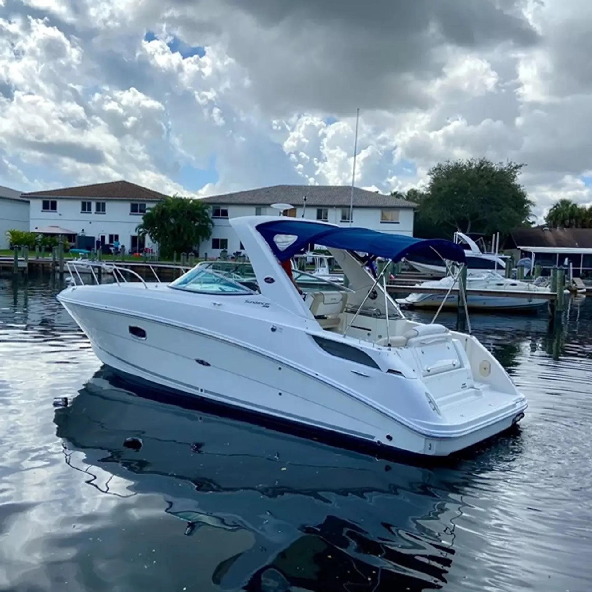SEA RAY BOATS 310 SUNDANCER W/AXIUS in North Miami, FL