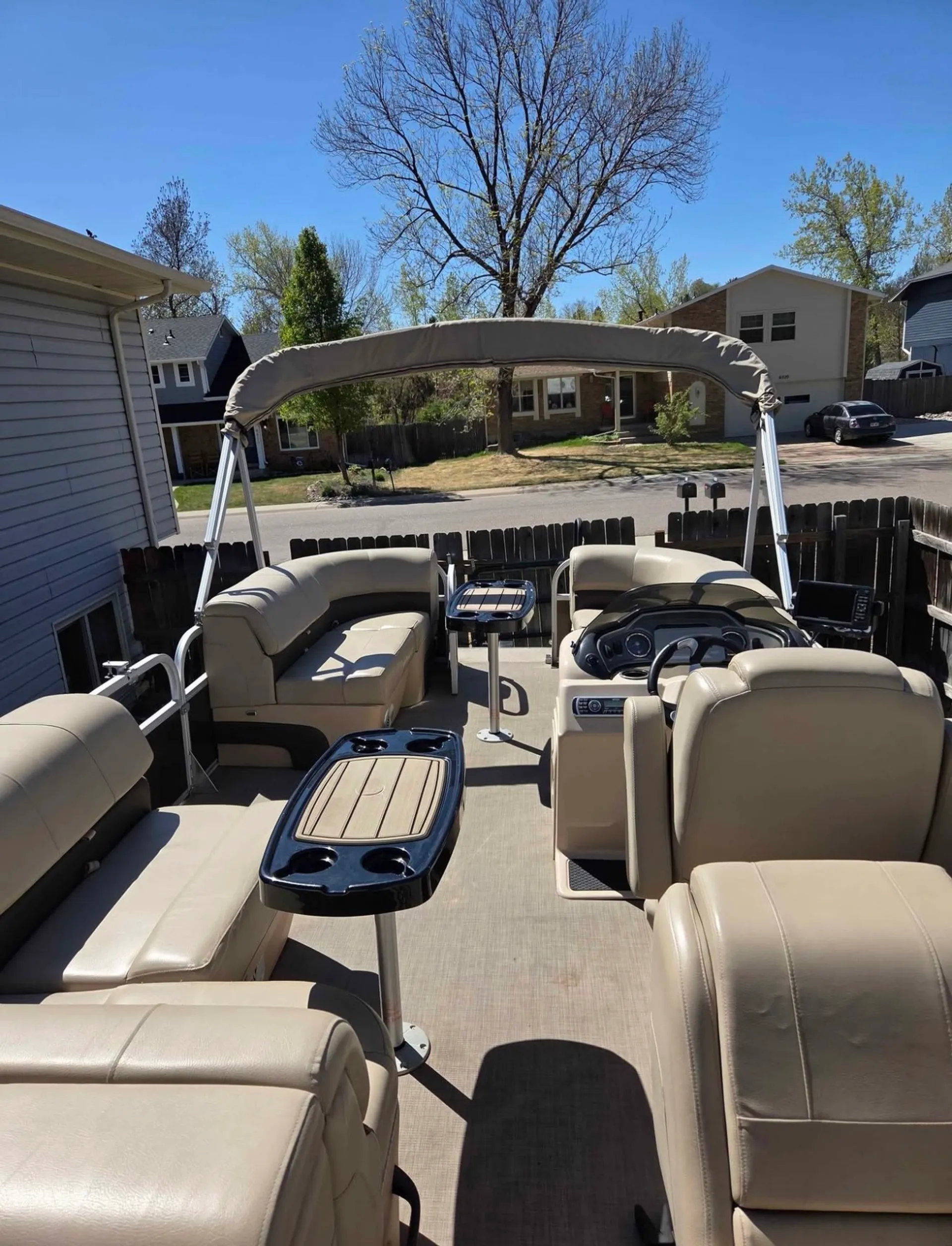 22' Party Barge: 2019 Sun Tracker Pontoon Rental 🚤