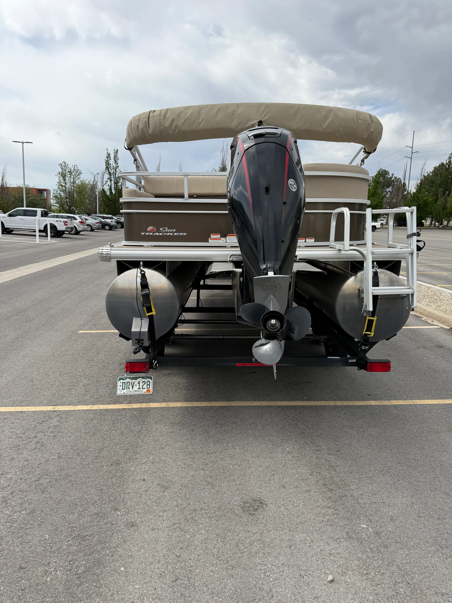 22' Party Barge: 2019 Sun Tracker Pontoon Rental 🚤