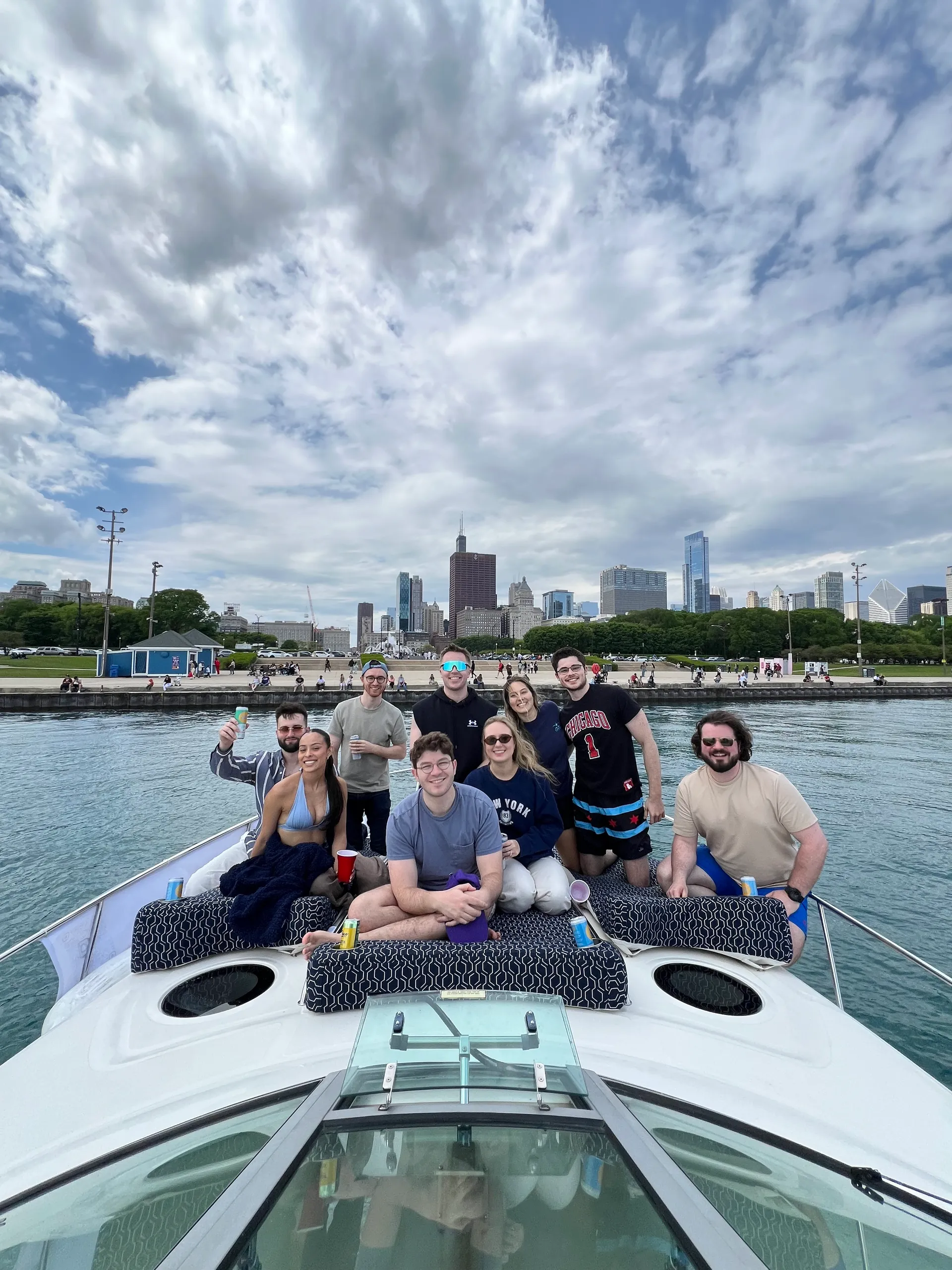 Sea Ray Boats 320 Sundancer in Chicago, IL — photo 7