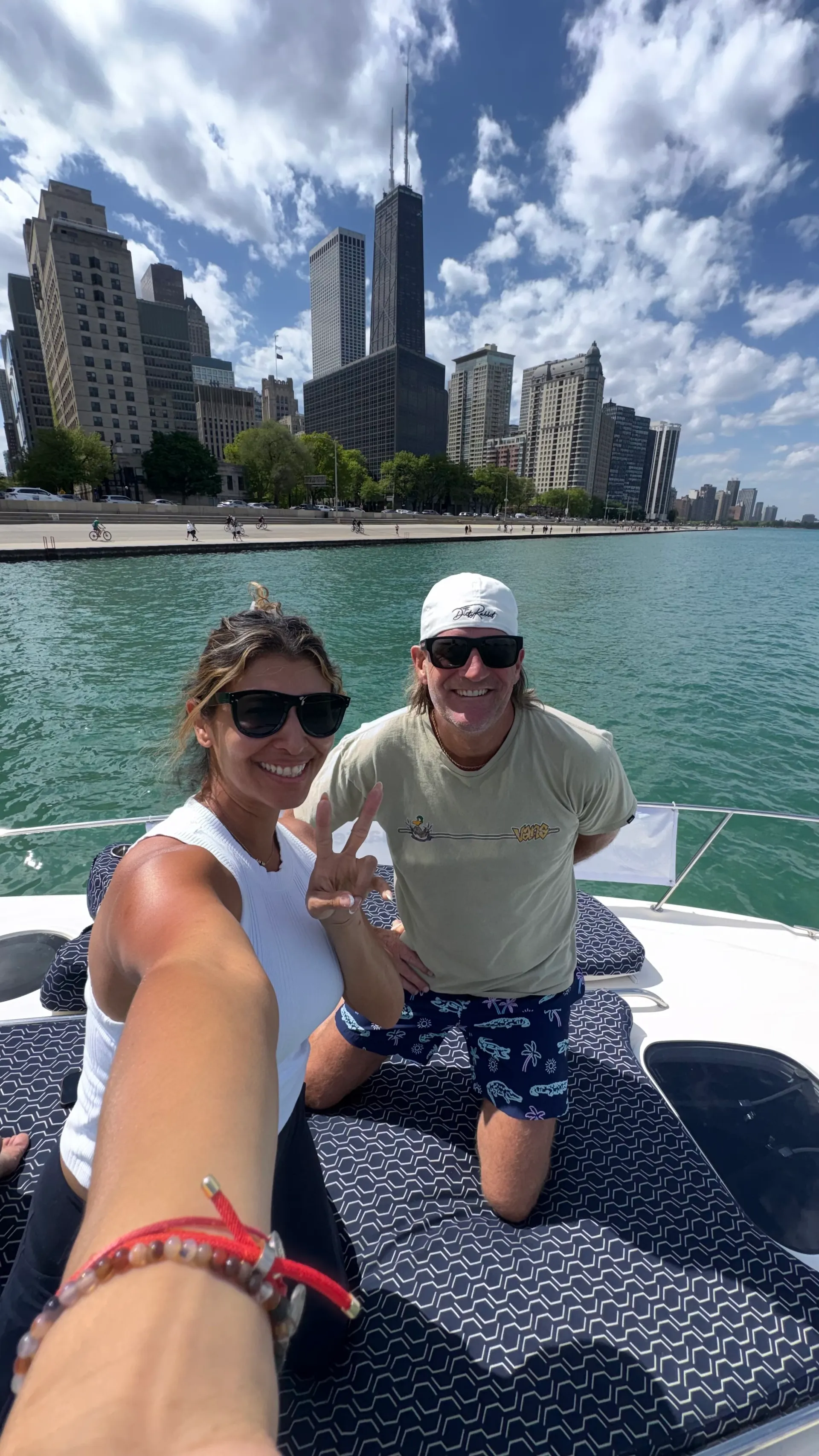 Sea Ray Boats 320 Sundancer in Chicago, IL — photo 9
