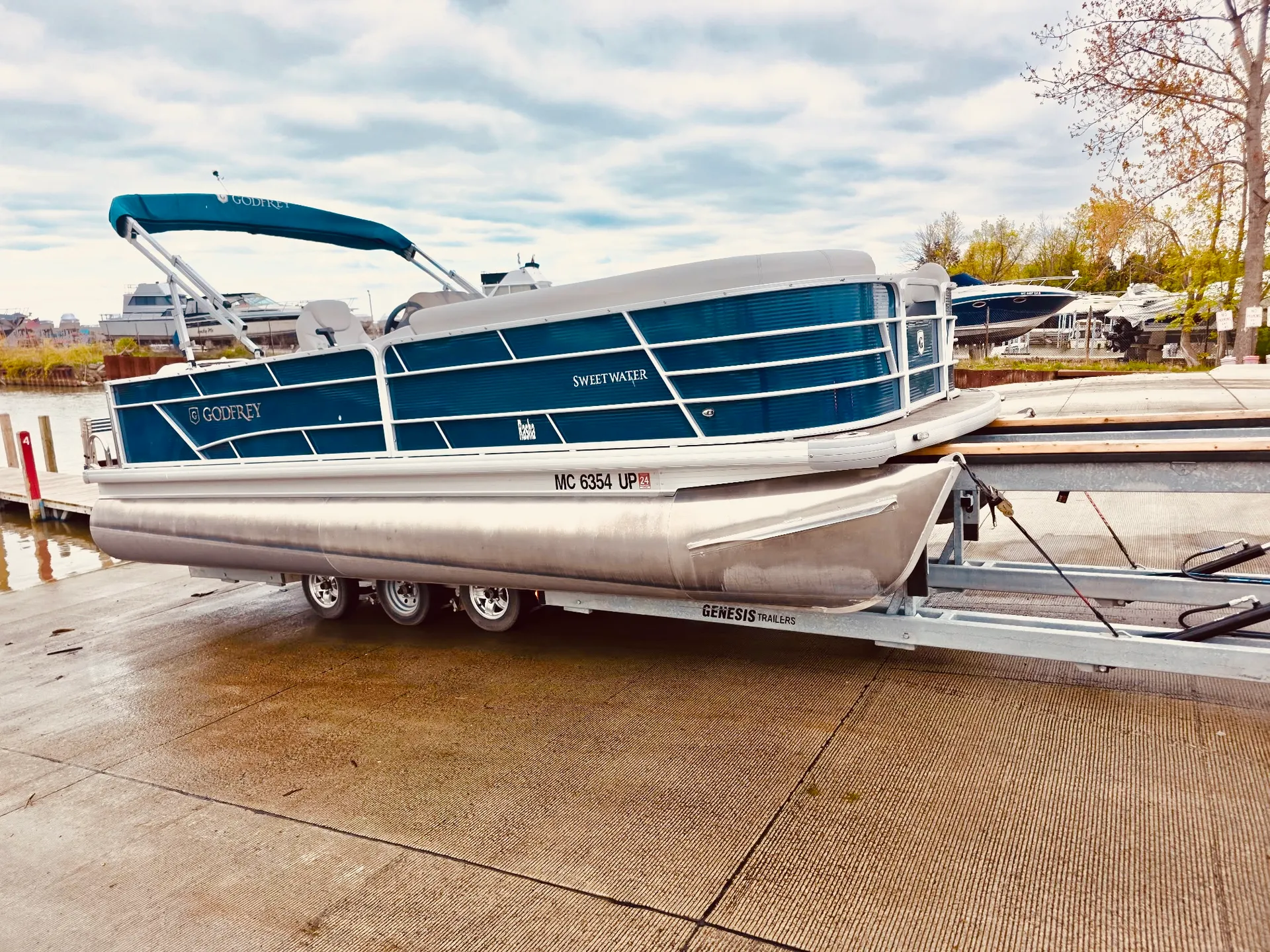 GODFREY MARINE SWEETWATER 2286 SFL in Harrison Township, MI — photo 5