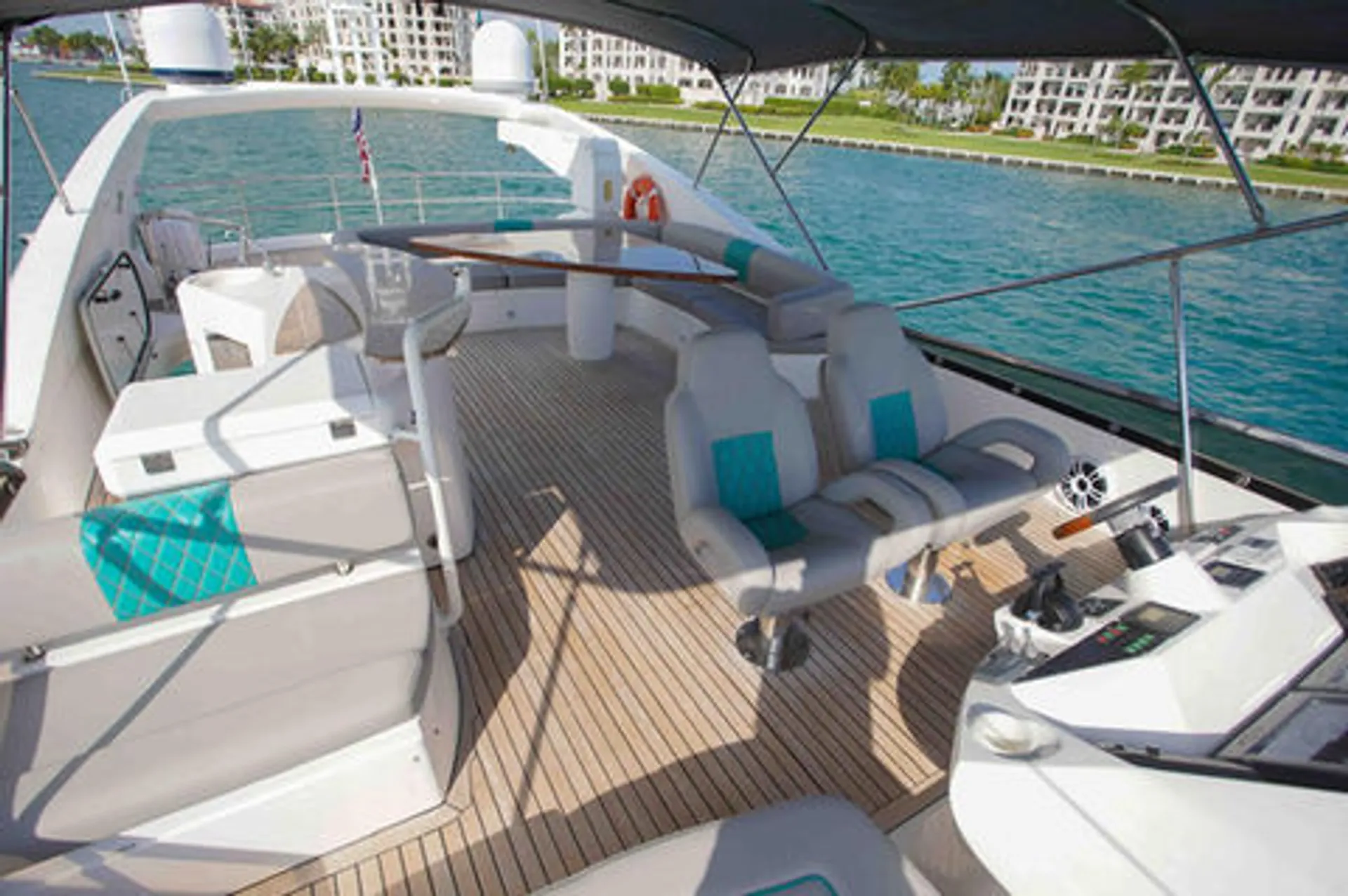 Sunseeker 82 Yacht in Miami, FL — photo 3