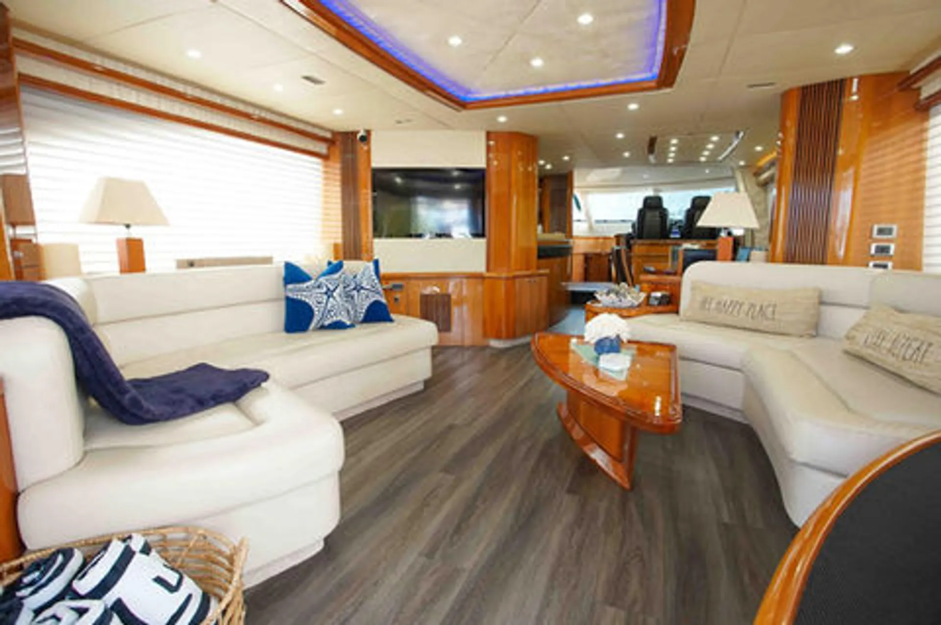 Sunseeker 82 Yacht in Miami, FL — photo 4
