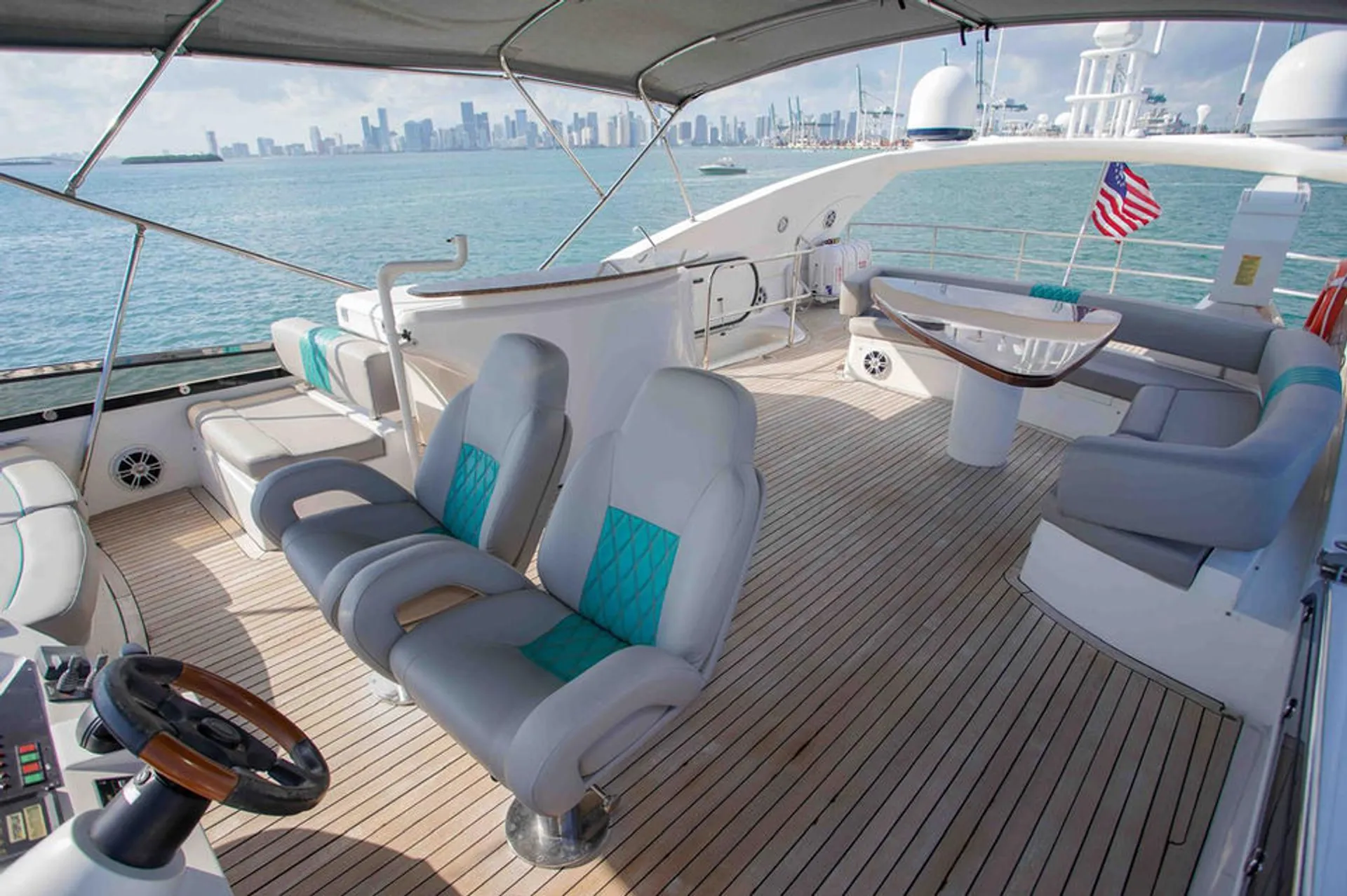 Sunseeker 82 Yacht in Miami, FL — photo 9