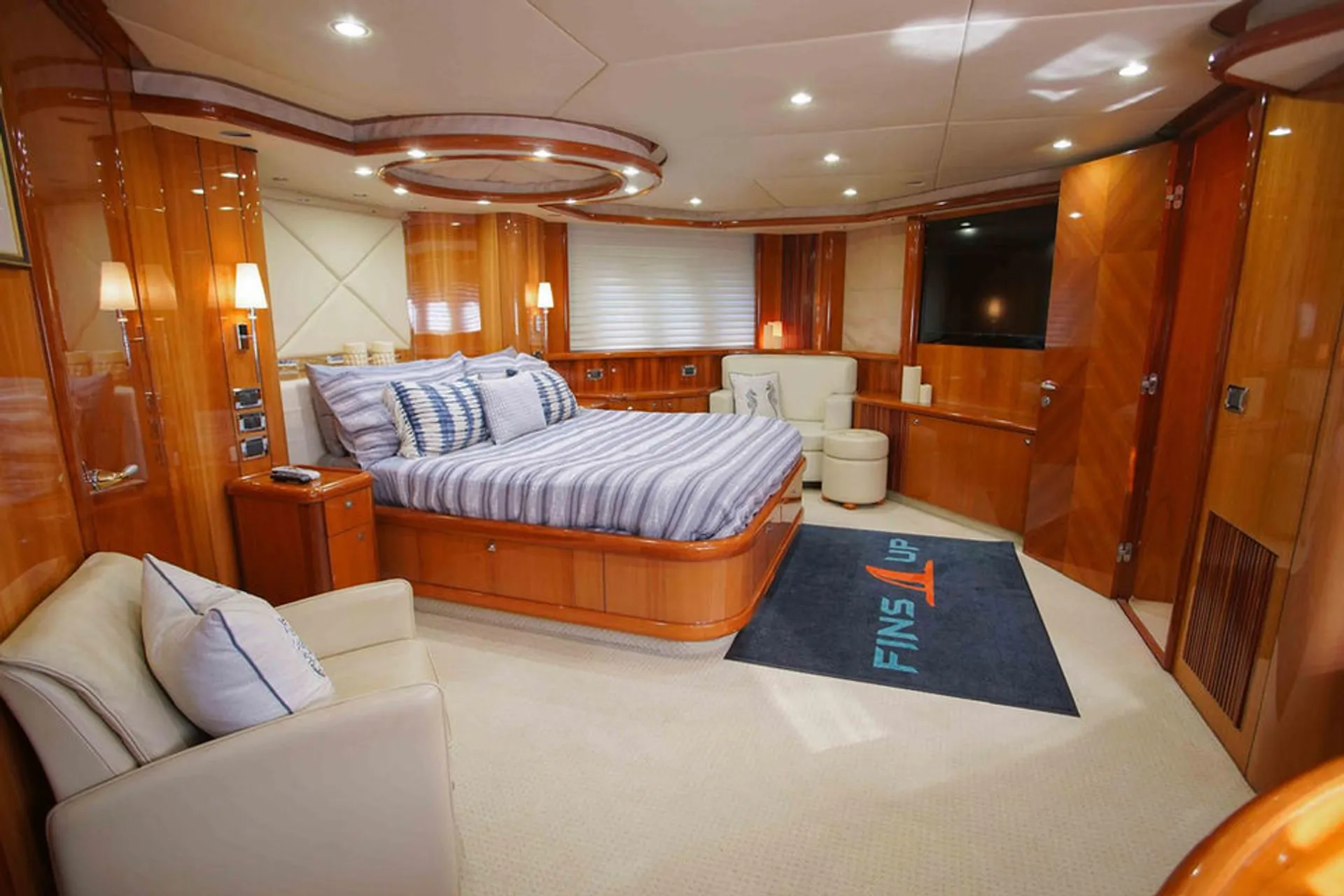 Sunseeker 82 Yacht in Miami, FL — photo 10