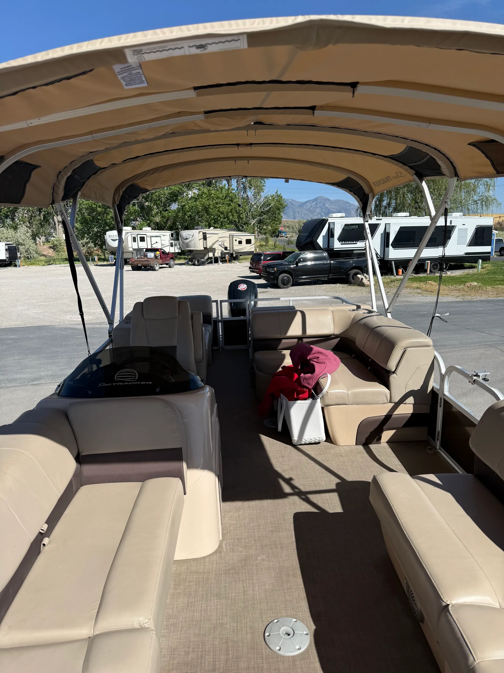 22' Party Barge: 2019 Sun Tracker Pontoon Rental 🚤