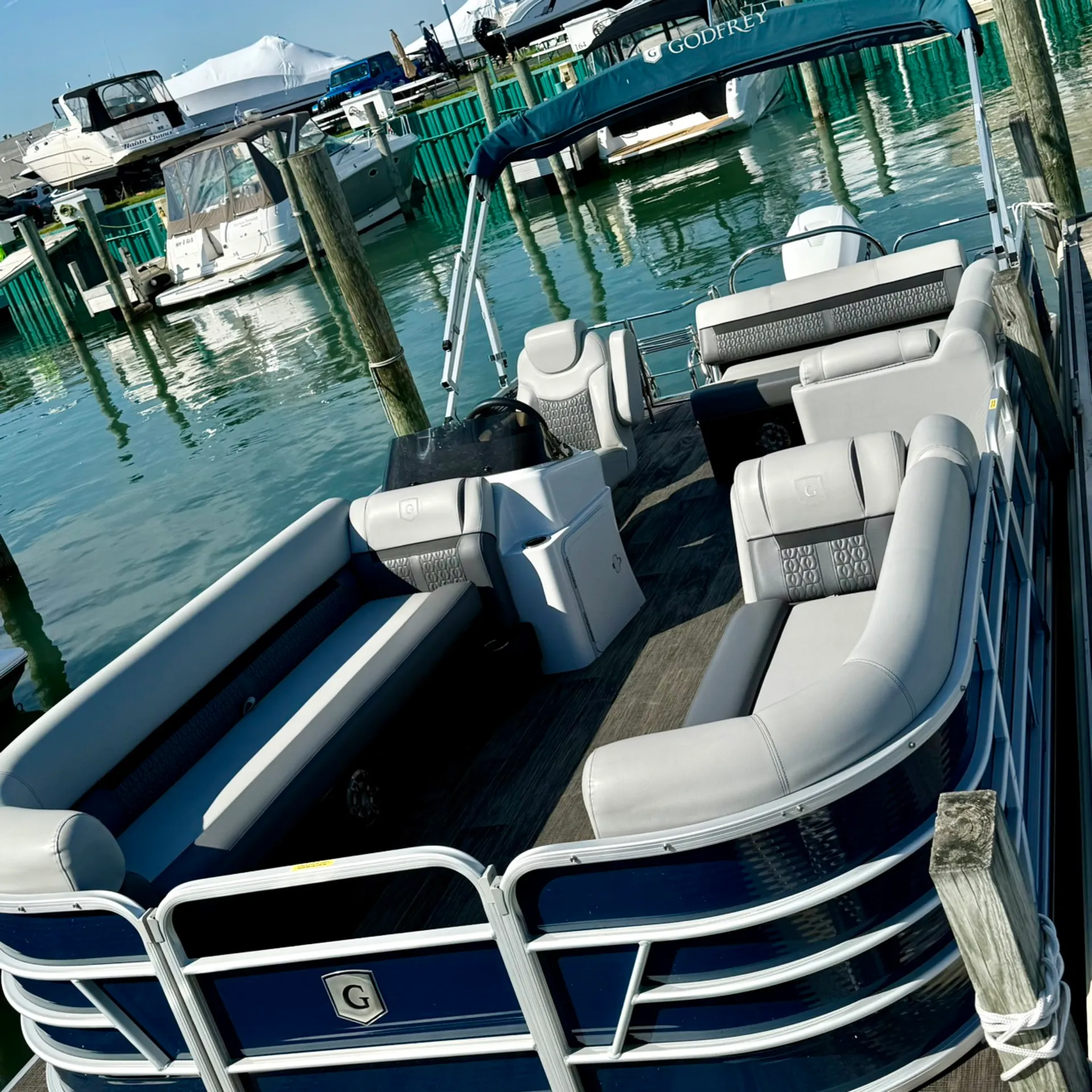 GODFREY MARINE SWEETWATER 2286 SFL in Harrison Township, MI — photo 2