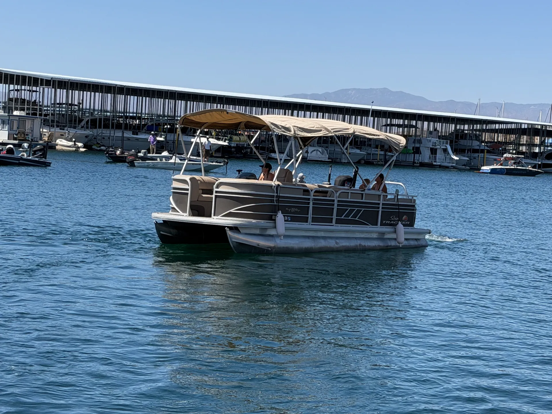 SUN TRACKER PARTY BARGE 22 DLX in Morristown, AZ