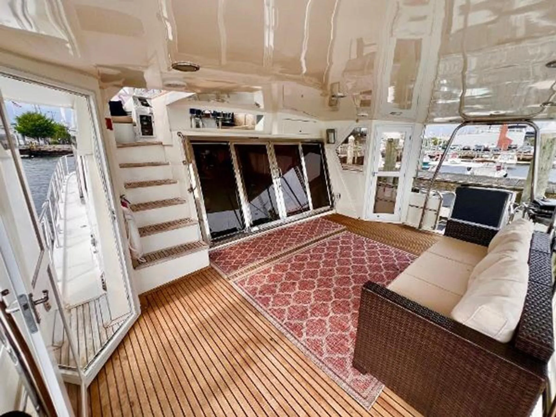 President Marine Int 71’ Motor Yacht in Lake Shore, MD — photo 4