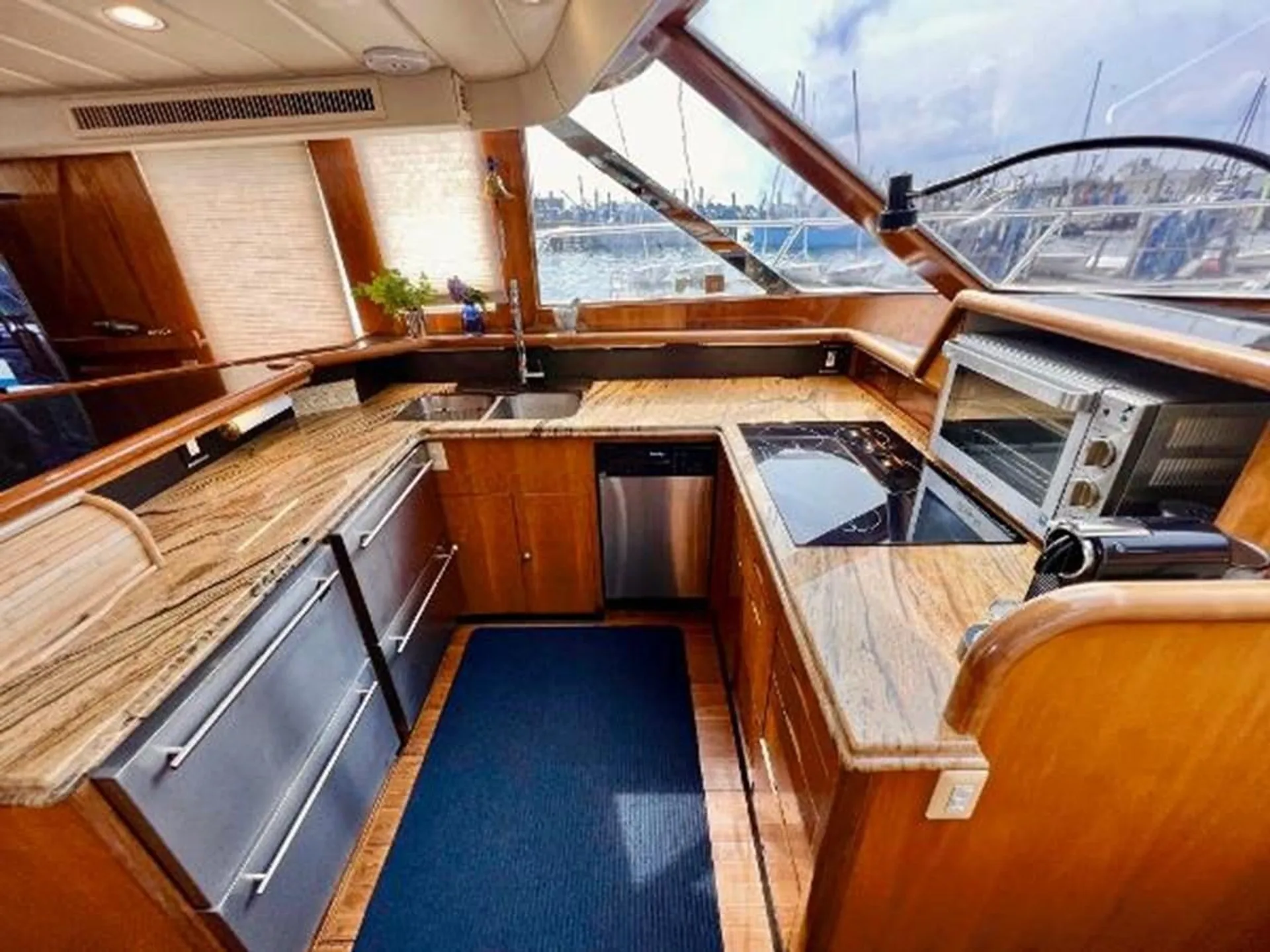 President Marine Int 71’ Motor Yacht in Lake Shore, MD — photo 6