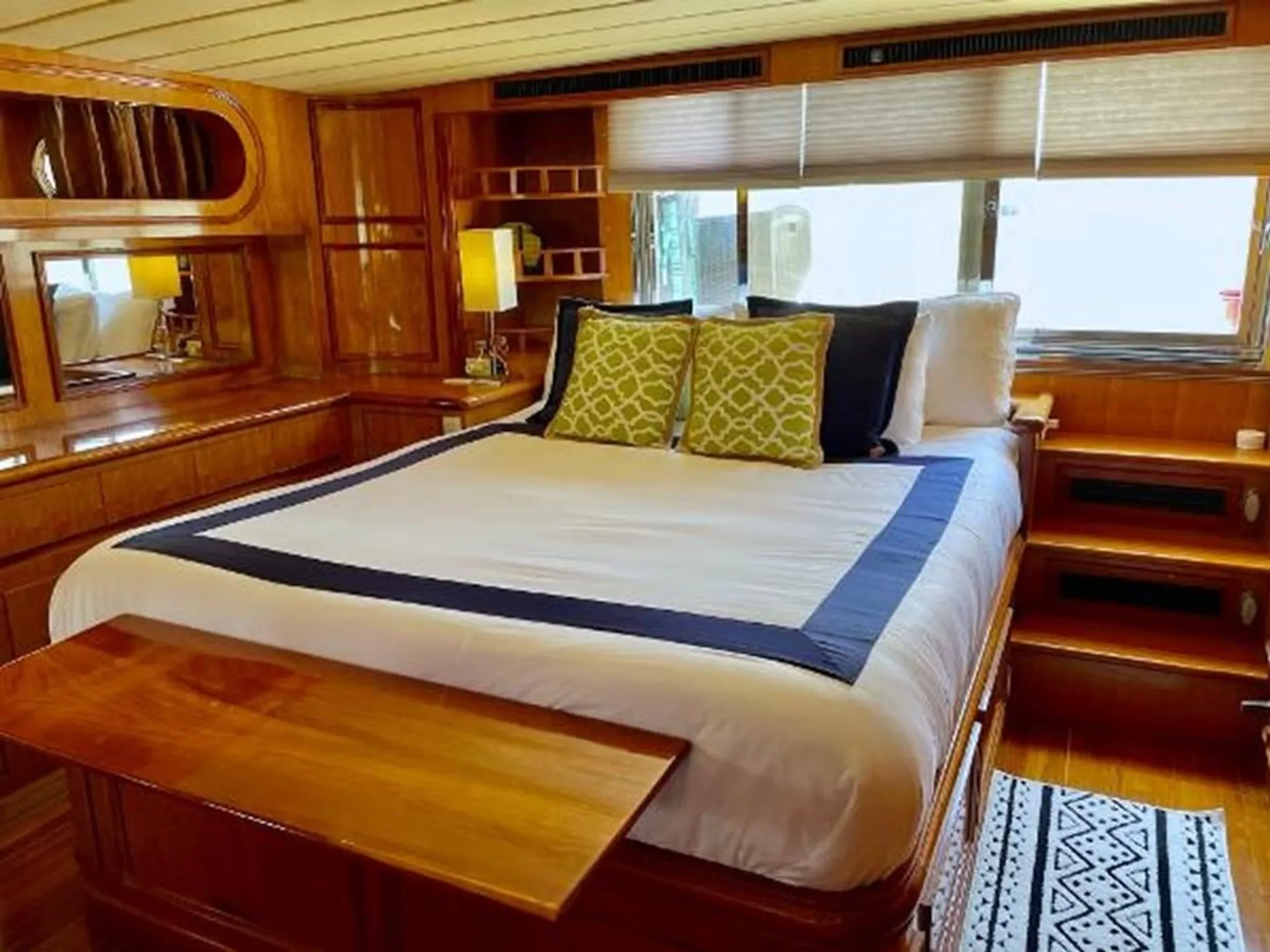President Marine Int 71’ Motor Yacht in Lake Shore, MD — photo 7
