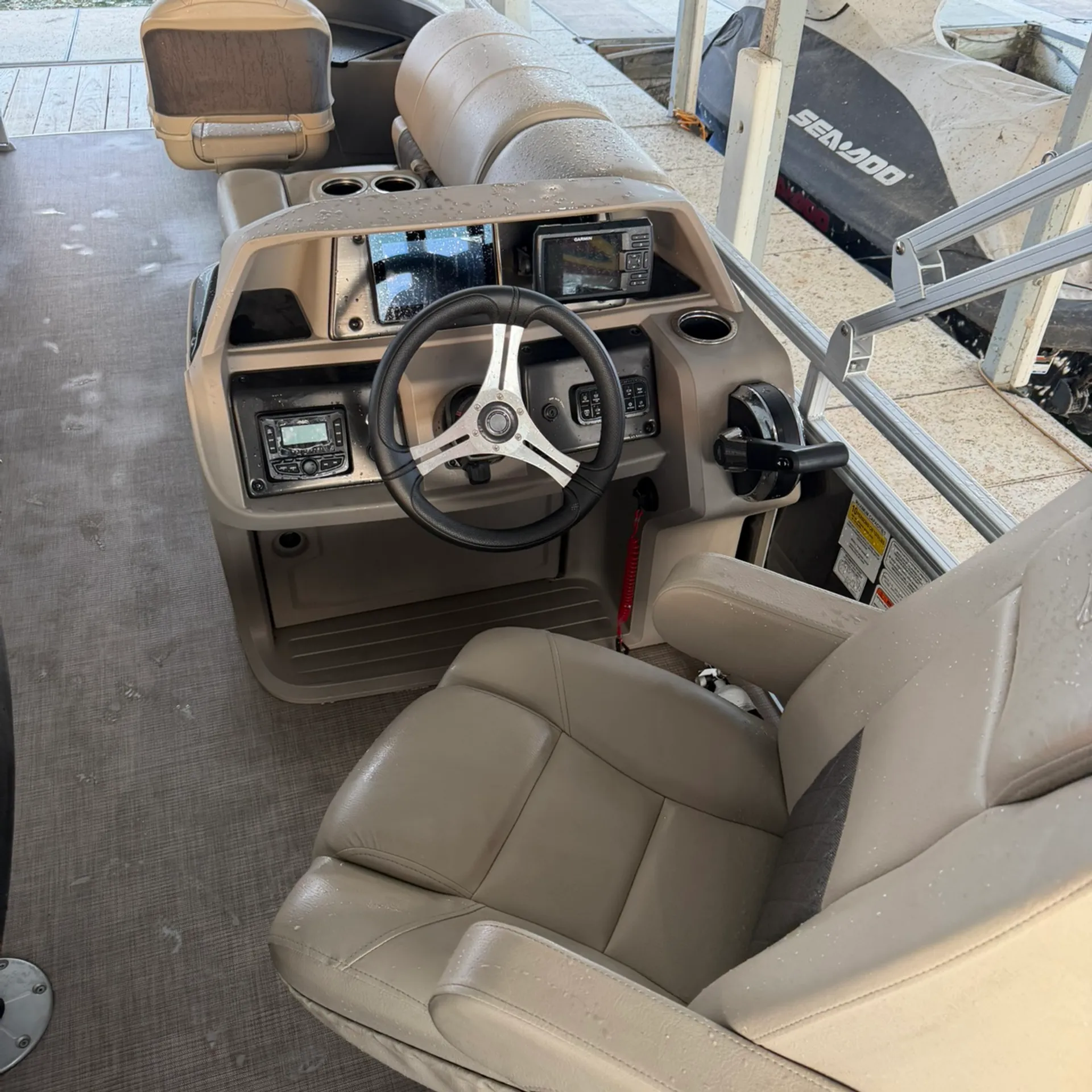 SUN TRACKER FISHIN' BARGE 20 DLX in Montgomery, TX — photo 3