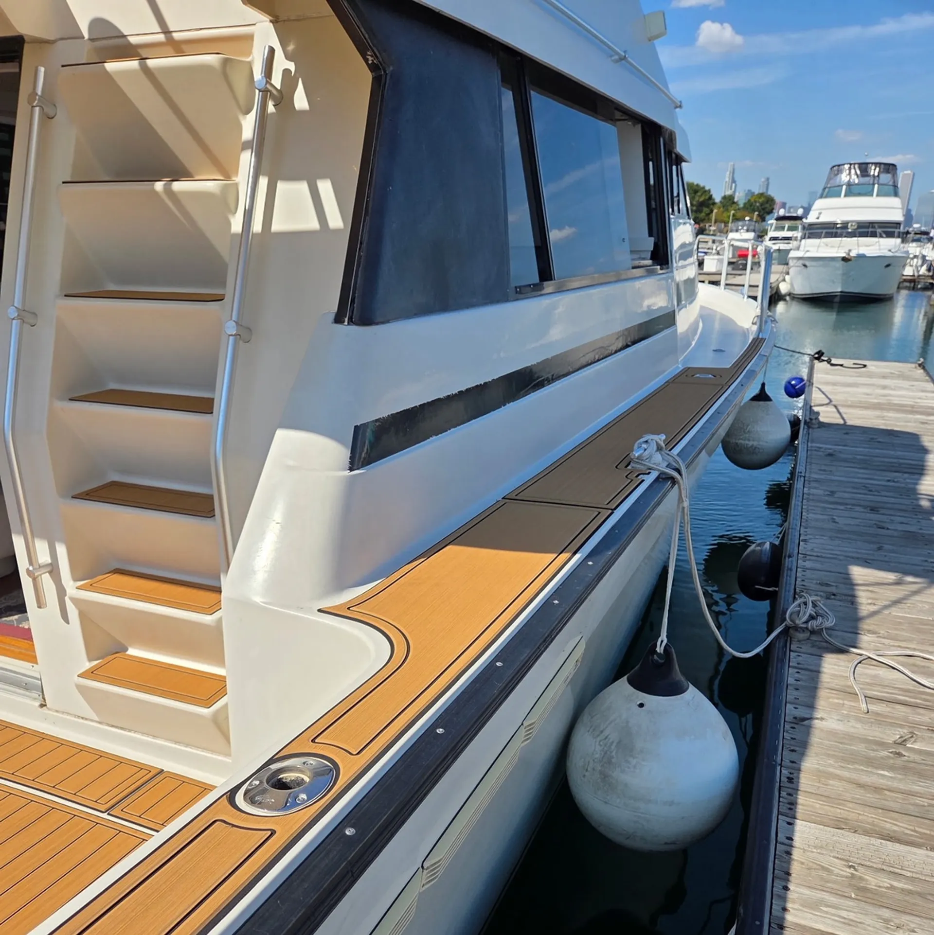 MAINSHIP 47 MOTOR YACHT in Chicago, IL — photo 8