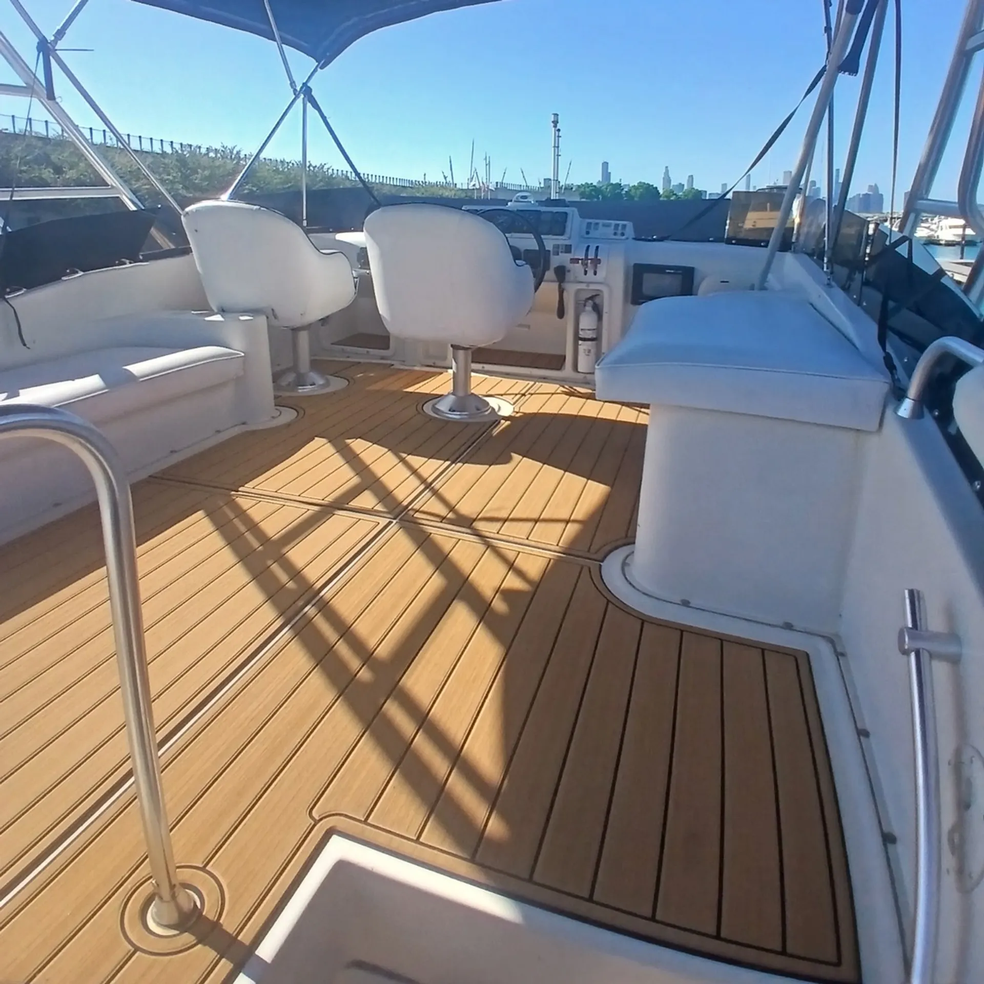 MAINSHIP 47 MOTOR YACHT in Chicago, IL — photo 9