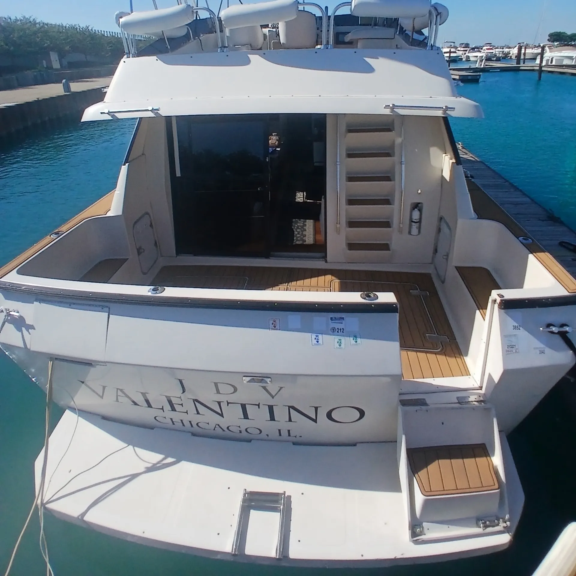 MAINSHIP 47 MOTOR YACHT in Chicago, IL — photo 10