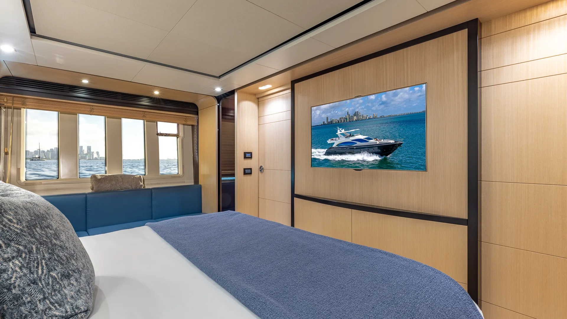 Luxe 84 ft. Azimut w/ water toys serving Northeast, Florida & Bahamas