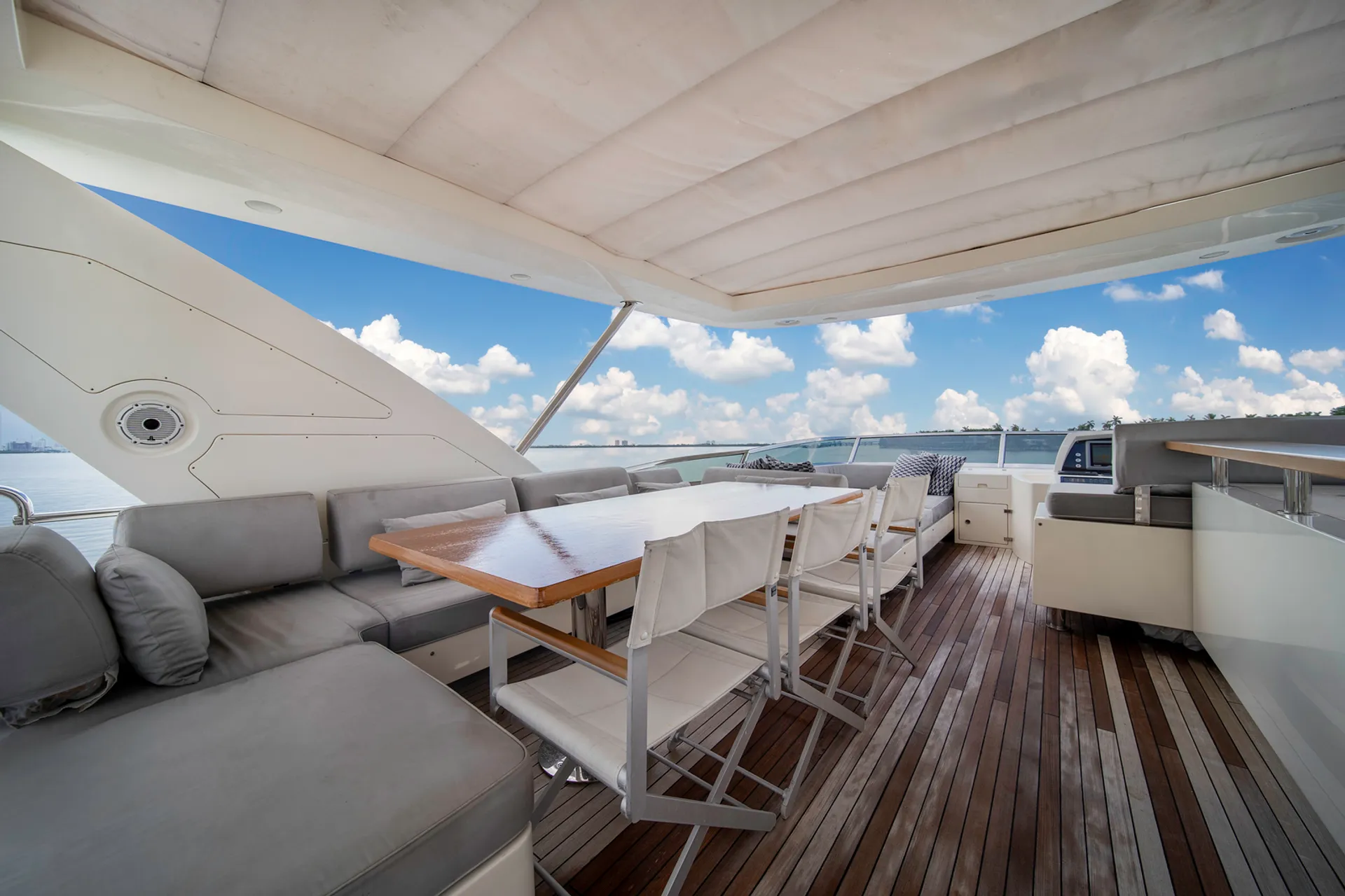 Luxe 84 ft. Azimut w/ water toys serving Northeast, Florida & Bahamas