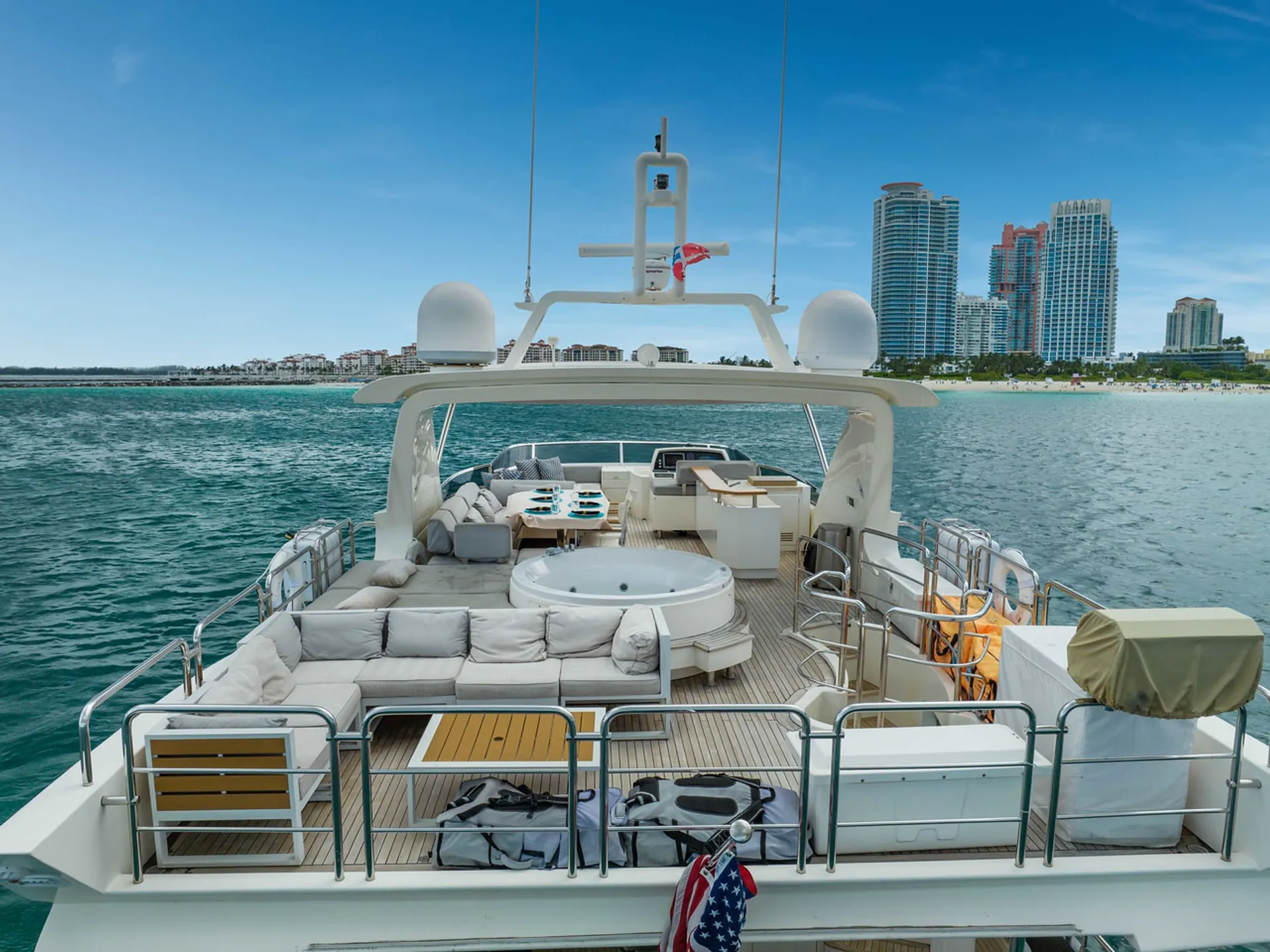 Luxe 84 ft. Azimut w/ water toys serving Northeast, Florida & Bahamas