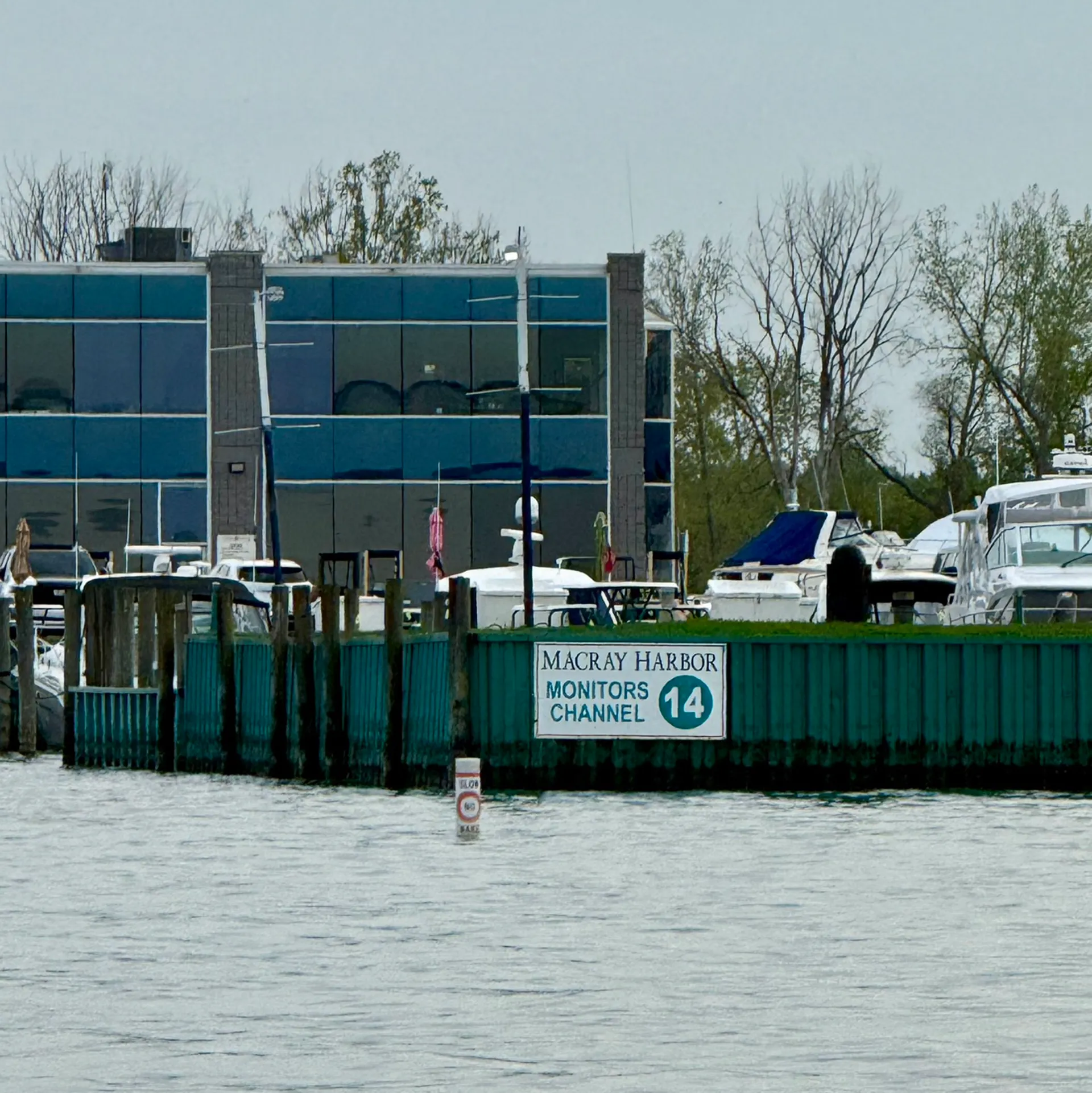 GODFREY MARINE SWEETWATER 2286 SFL in Harrison Township, MI — photo 4