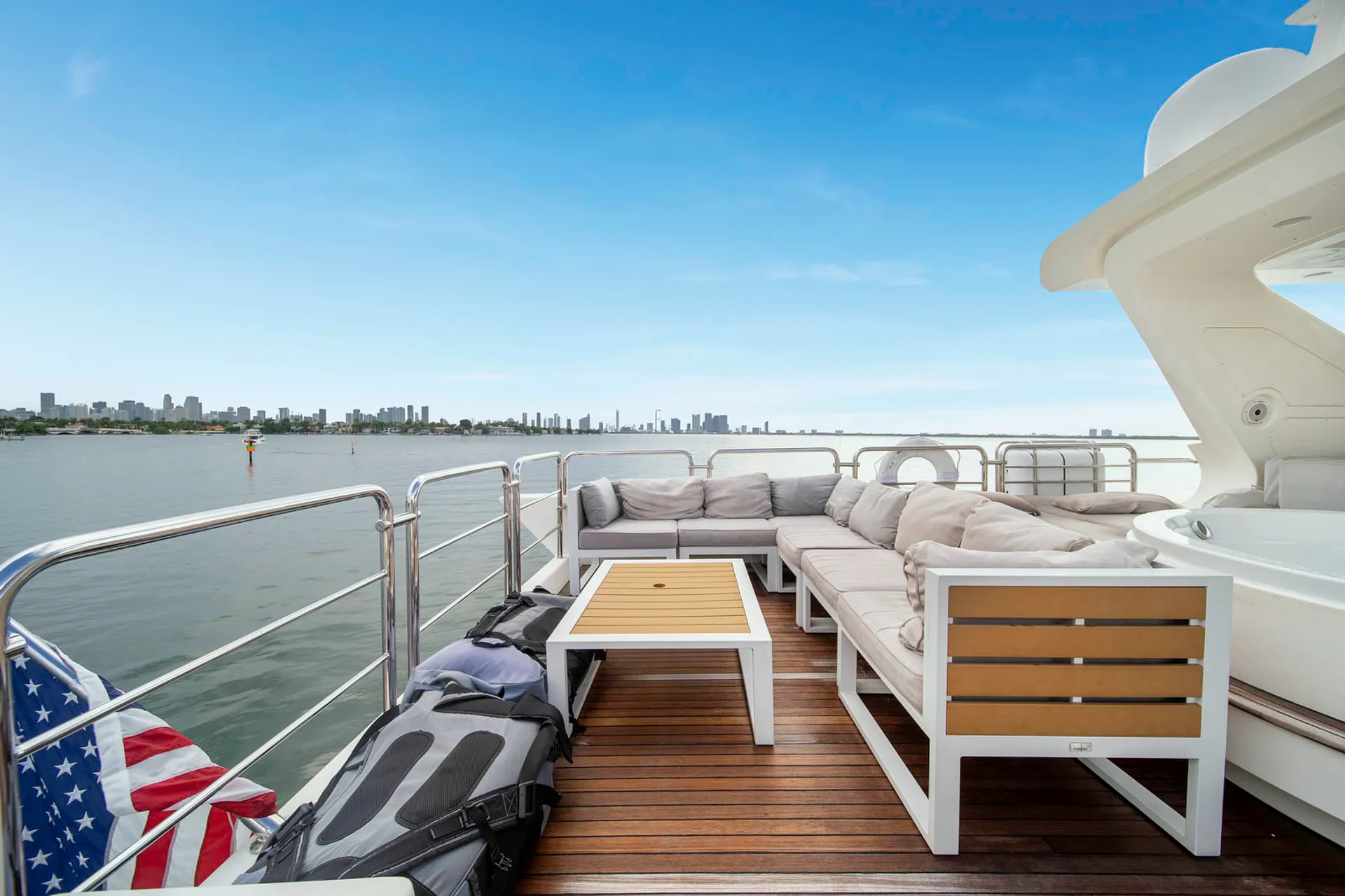 Luxe 84 ft. Azimut w/ water toys serving Northeast, Florida & Bahamas