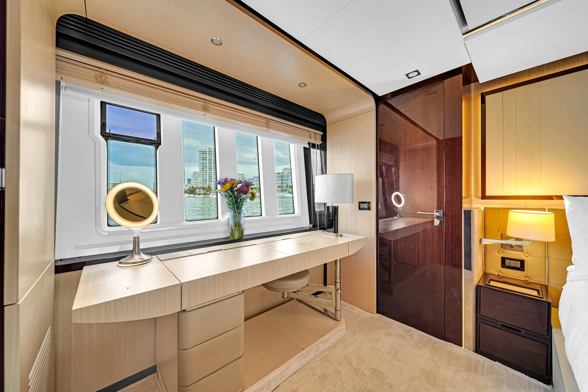 Luxe 84 ft. Azimut w/ water toys serving Northeast, Florida & Bahamas