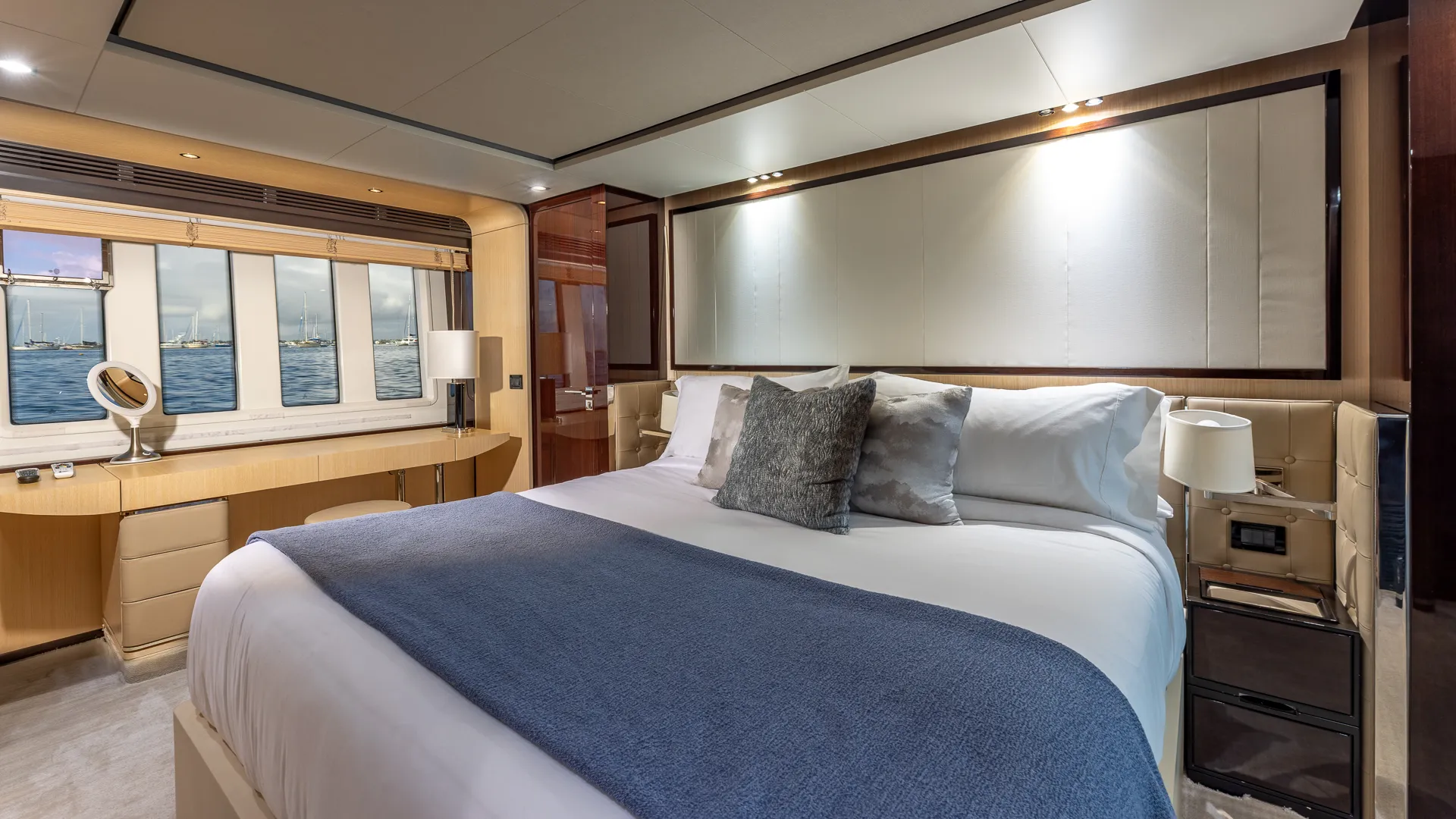 Luxe 84 ft. Azimut w/ water toys serving Northeast, Florida & Bahamas