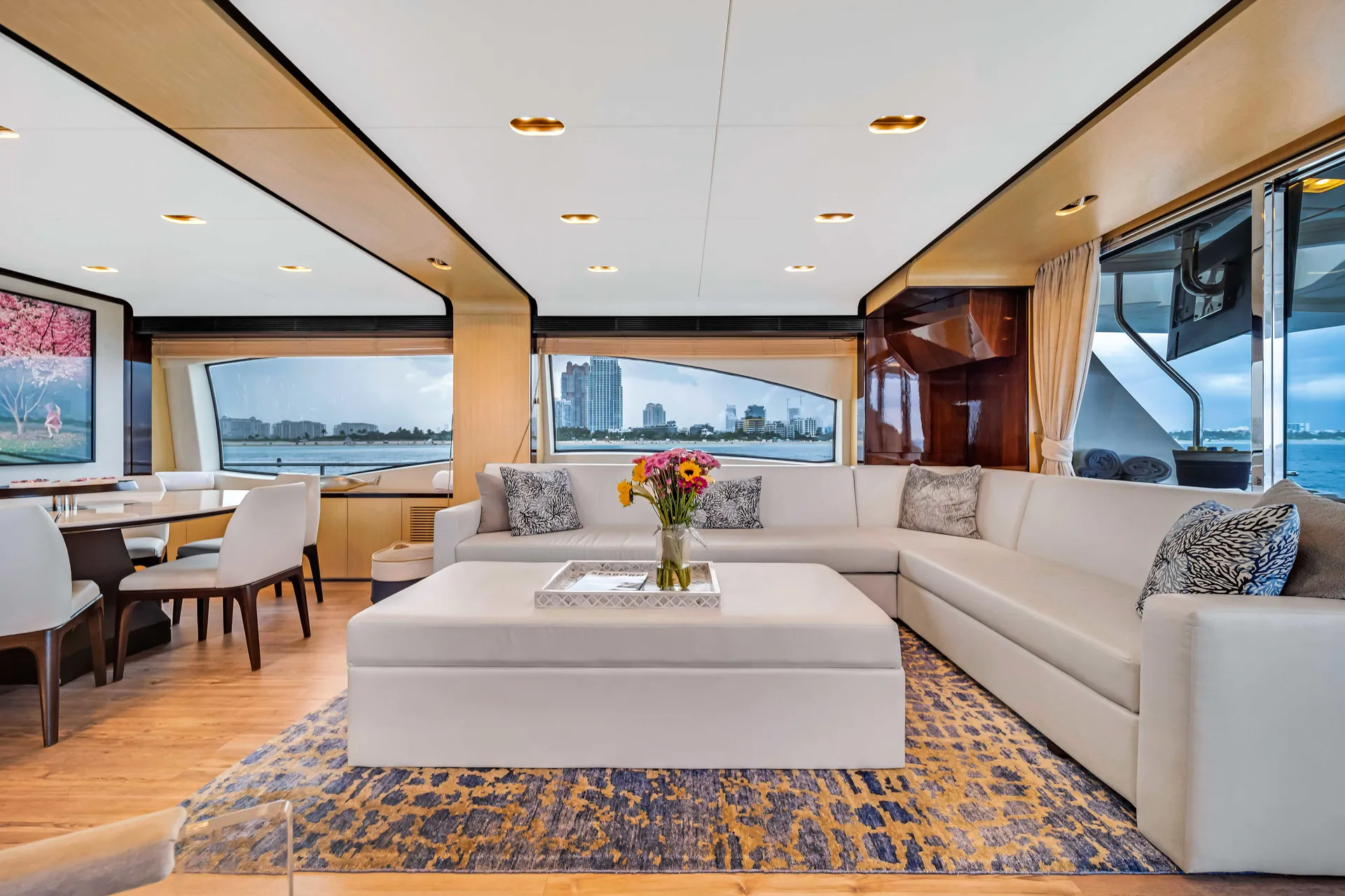 Luxe 84 ft. Azimut w/ water toys serving Northeast, Florida & Bahamas